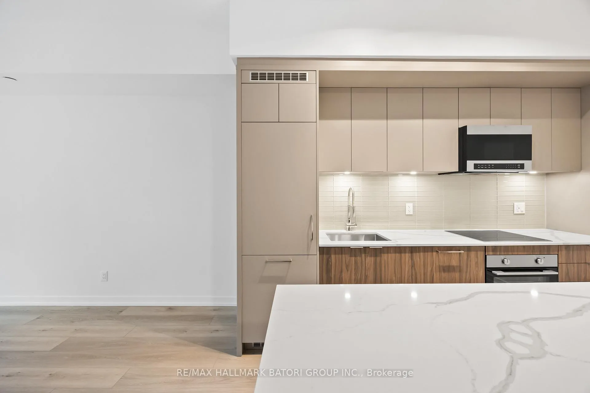 Photo 8 of Unit 402, 863 St. Clair Avenue W, Toronto, Wychwood — HOMEH