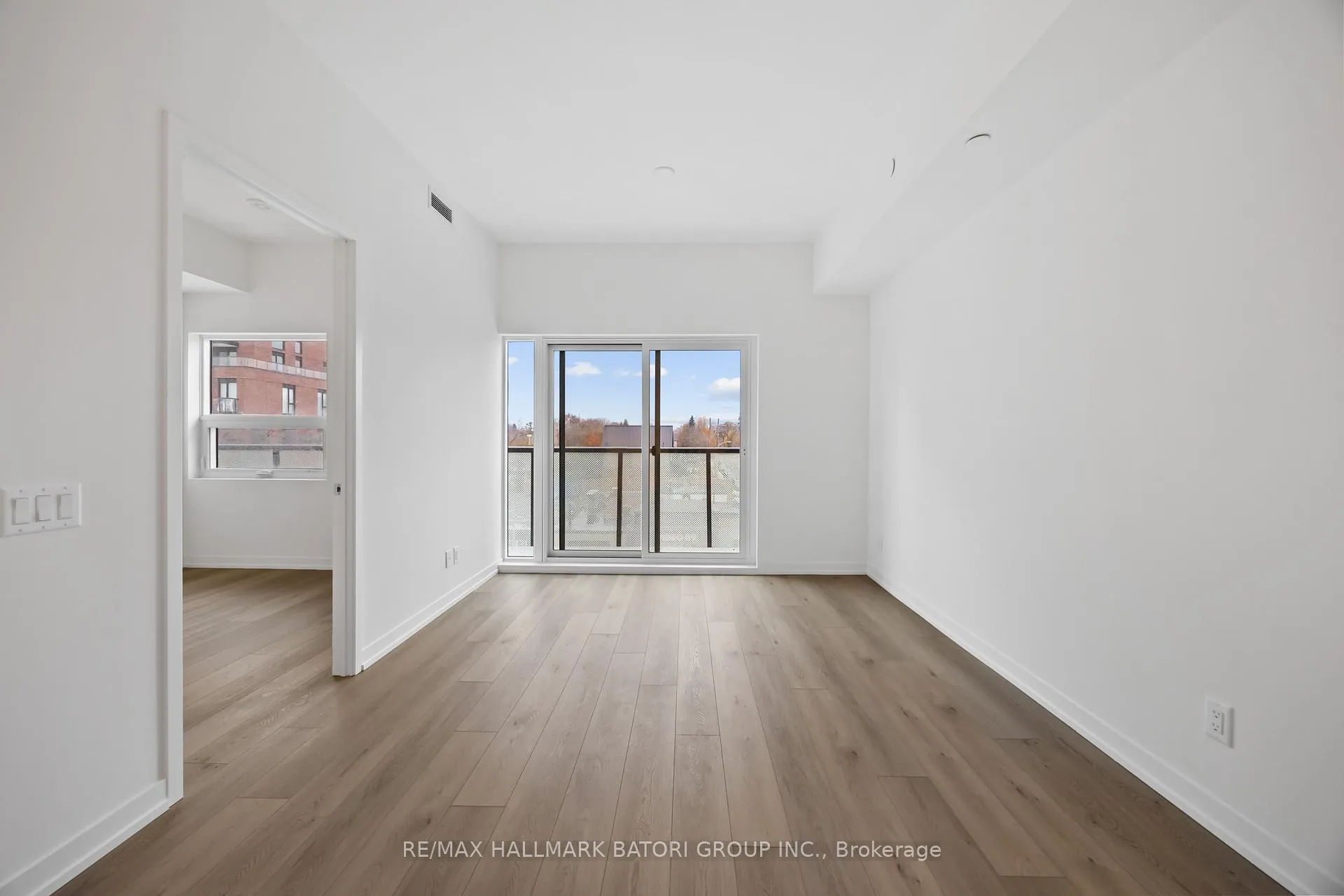 Photo 9 of Unit 402, 863 St. Clair Avenue W, Toronto, Wychwood — HOMEH