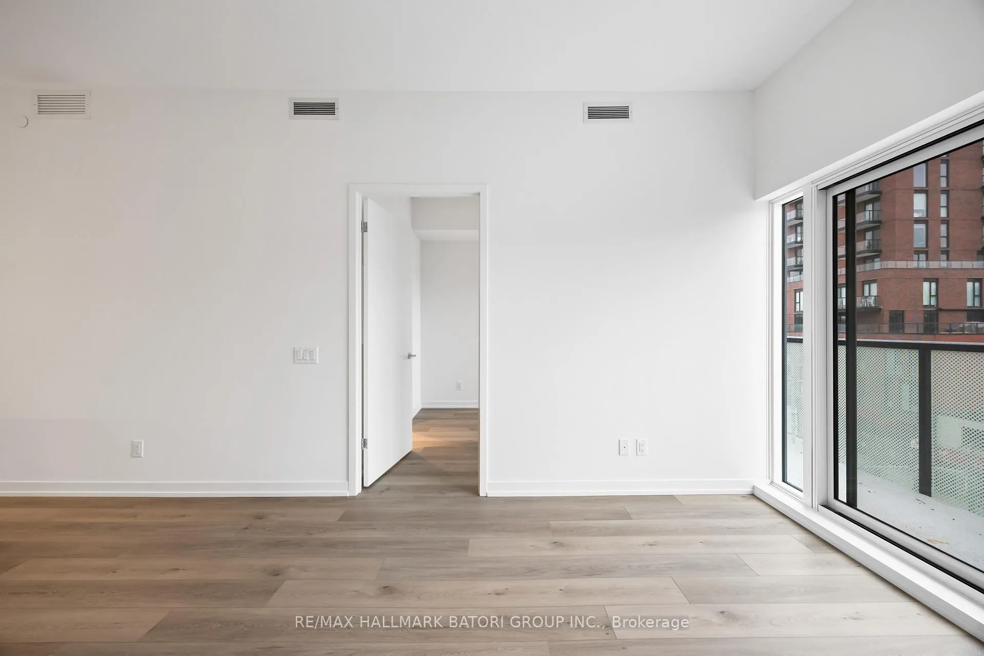 Photo 10 of Unit 402, 863 St. Clair Avenue W, Toronto, Wychwood — HOMEH