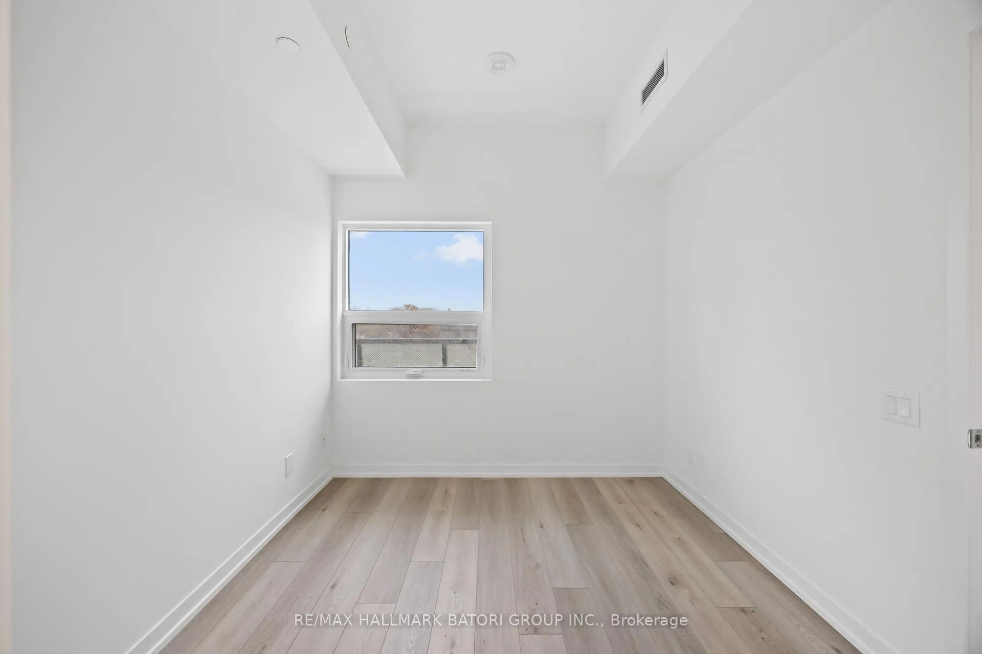 Photo 16 of Unit 402, 863 St. Clair Avenue W, Toronto, Wychwood — HOMEH