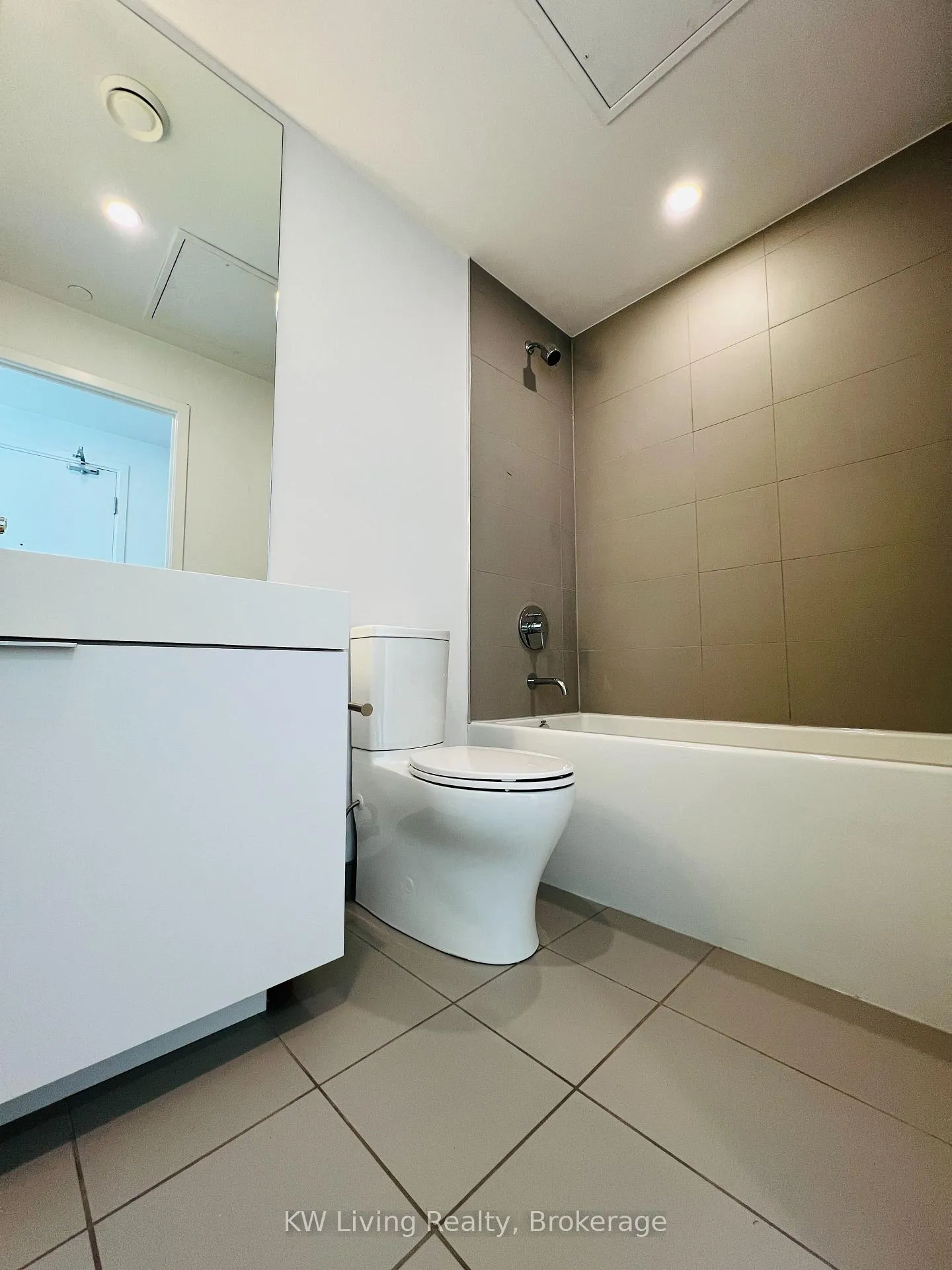 Photo 4 of Unit 2906, 33 Helendale Avenue, Toronto, Yonge-Eglinton — HOMEH
