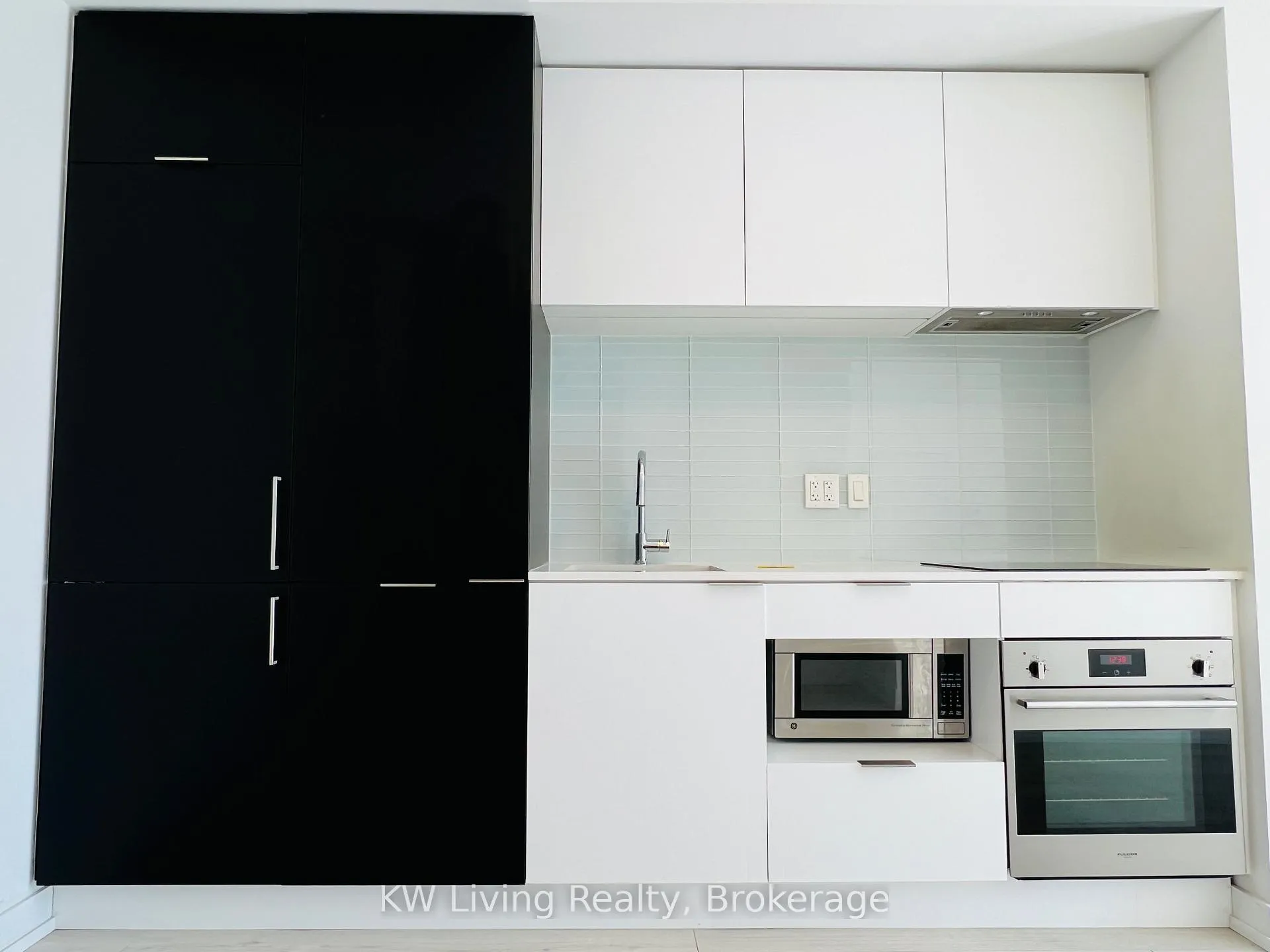 Photo 5 of Unit 2906, 33 Helendale Avenue, Toronto, Yonge-Eglinton — HOMEH