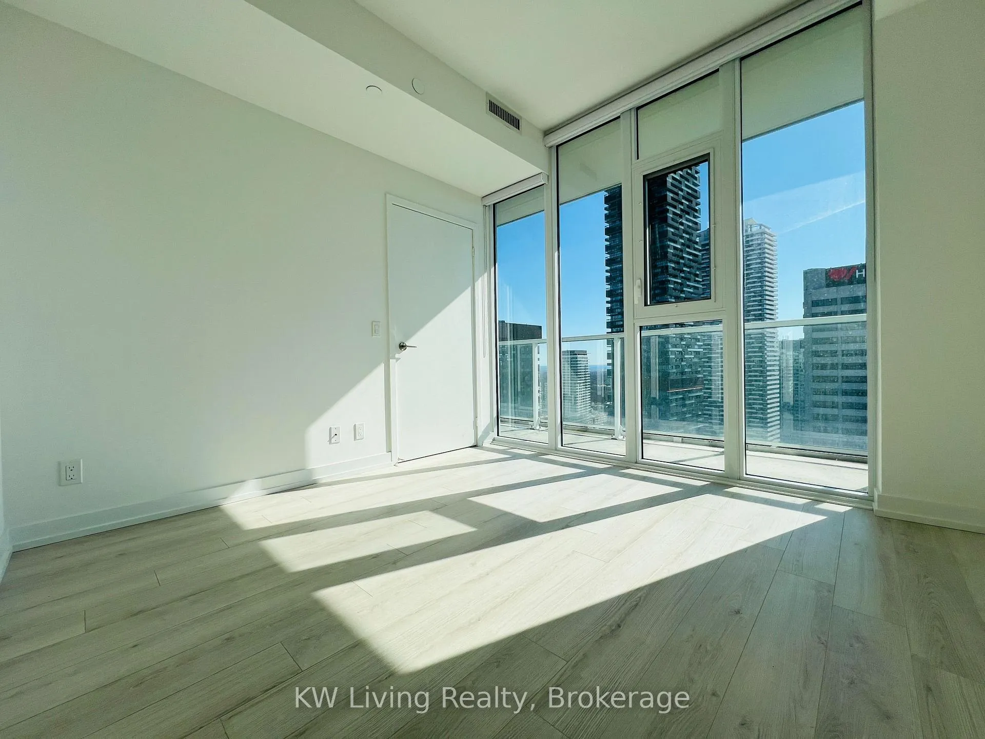 Photo 7 of Unit 2906, 33 Helendale Avenue, Toronto, Yonge-Eglinton — HOMEH