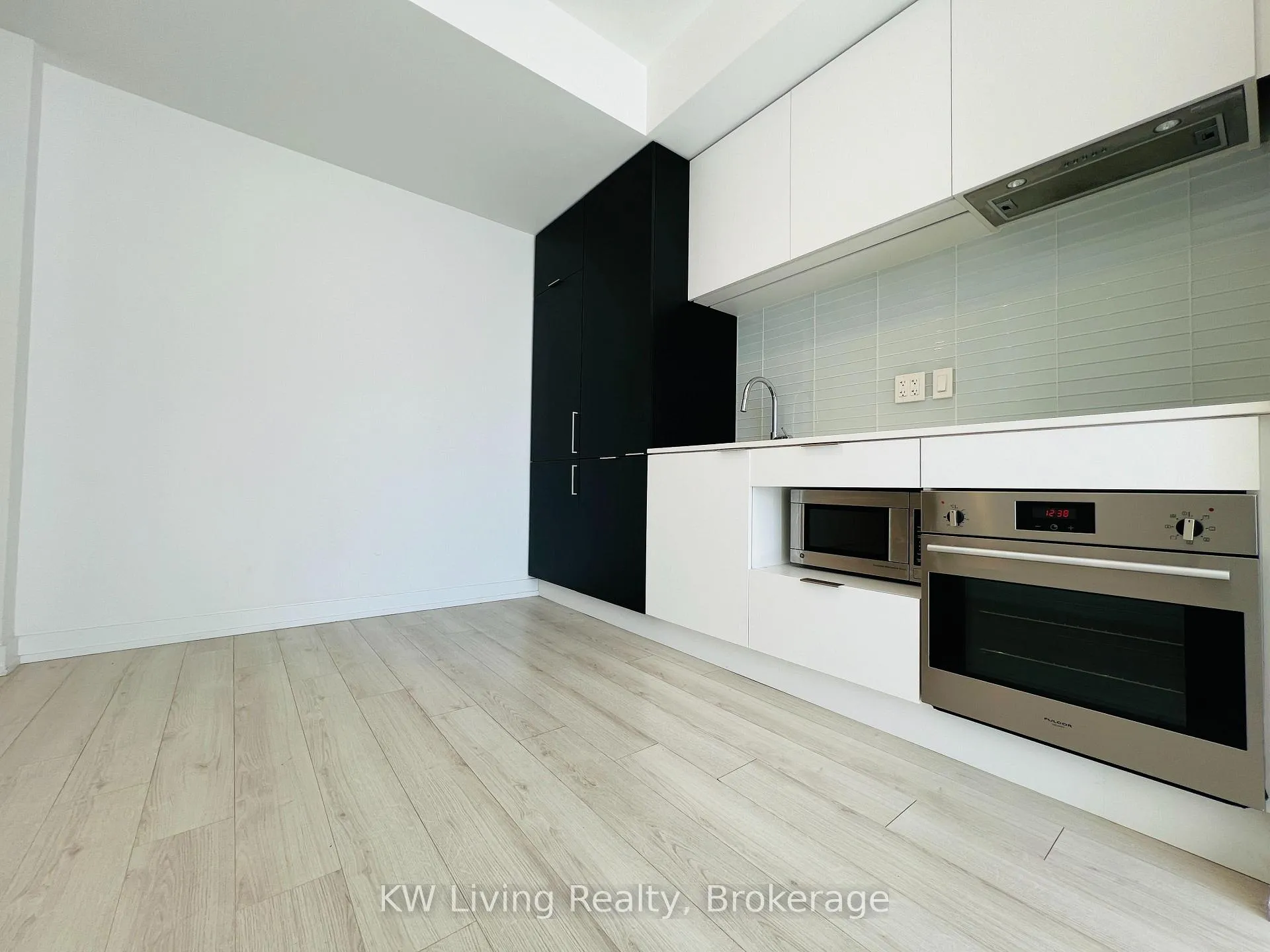 Photo 14 of Unit 2906, 33 Helendale Avenue, Toronto, Yonge-Eglinton — HOMEH