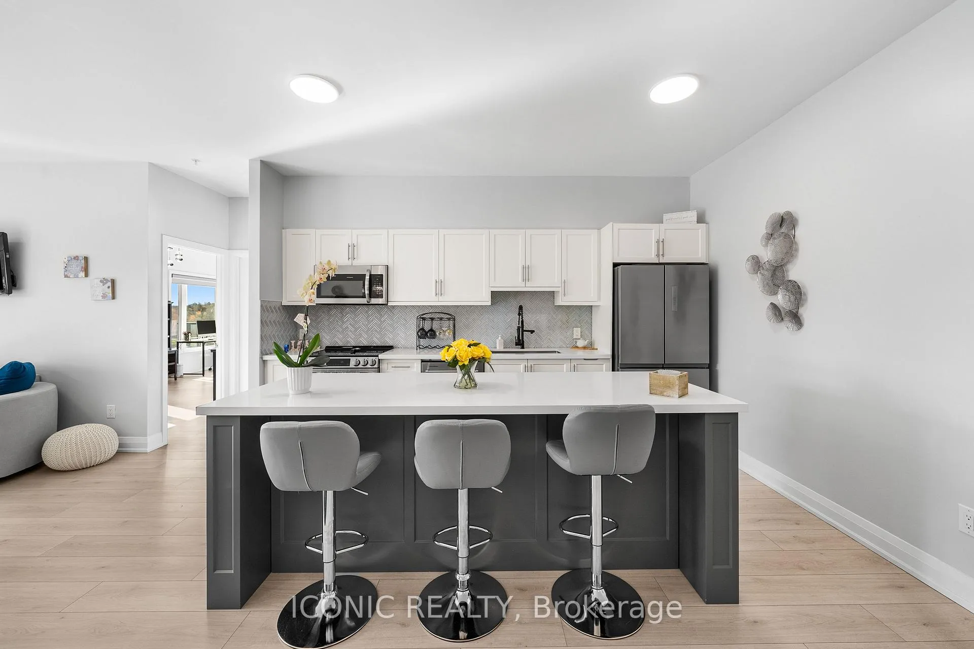 Photo 5 of Unit 606, 64 Queen Street S, New Tecumseth, Tottenham — HOMEH