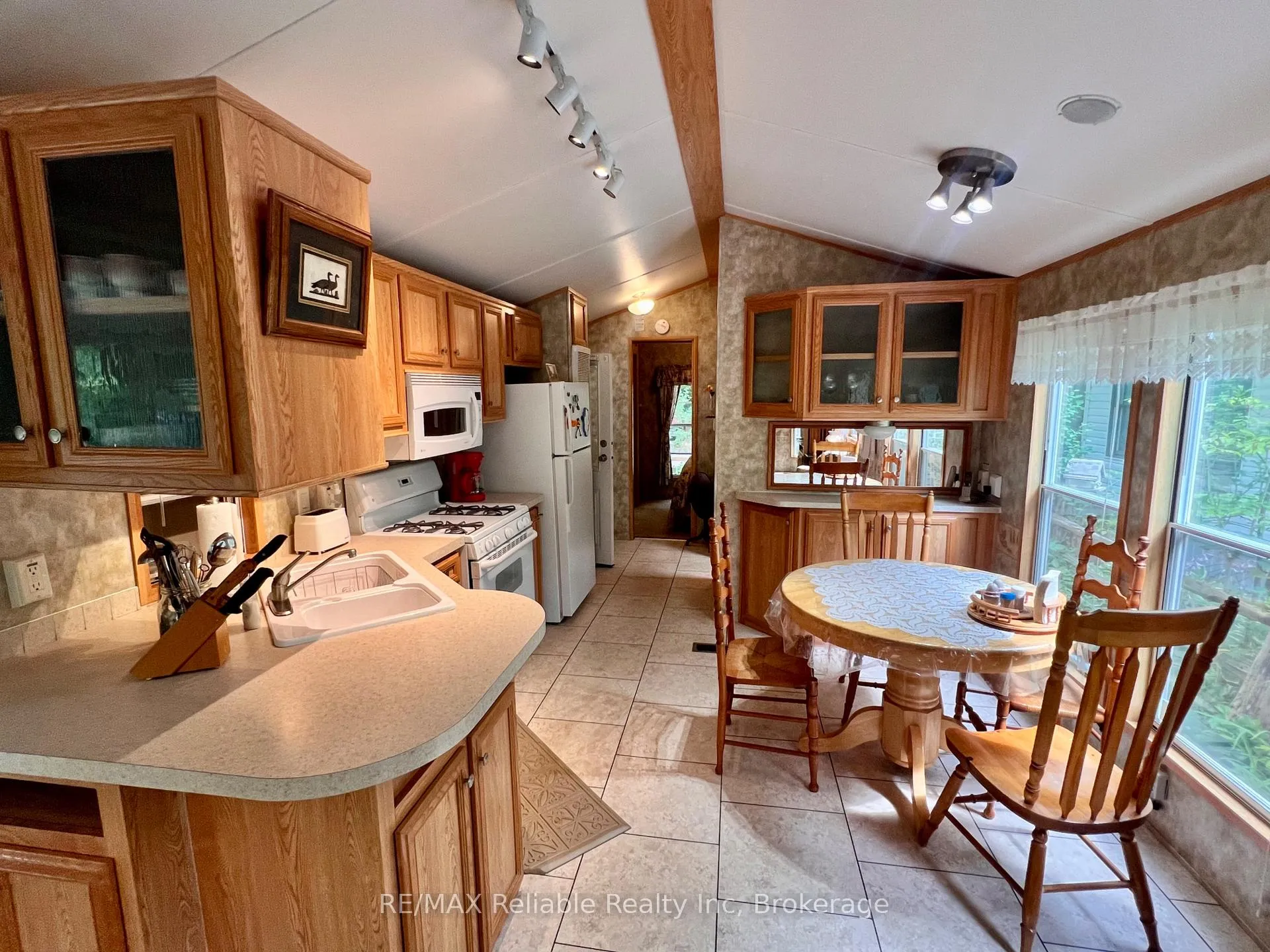 Photo 15 of Unit 112, 33999 Pridham Road, Bluewater, Bayfield — HOMEH