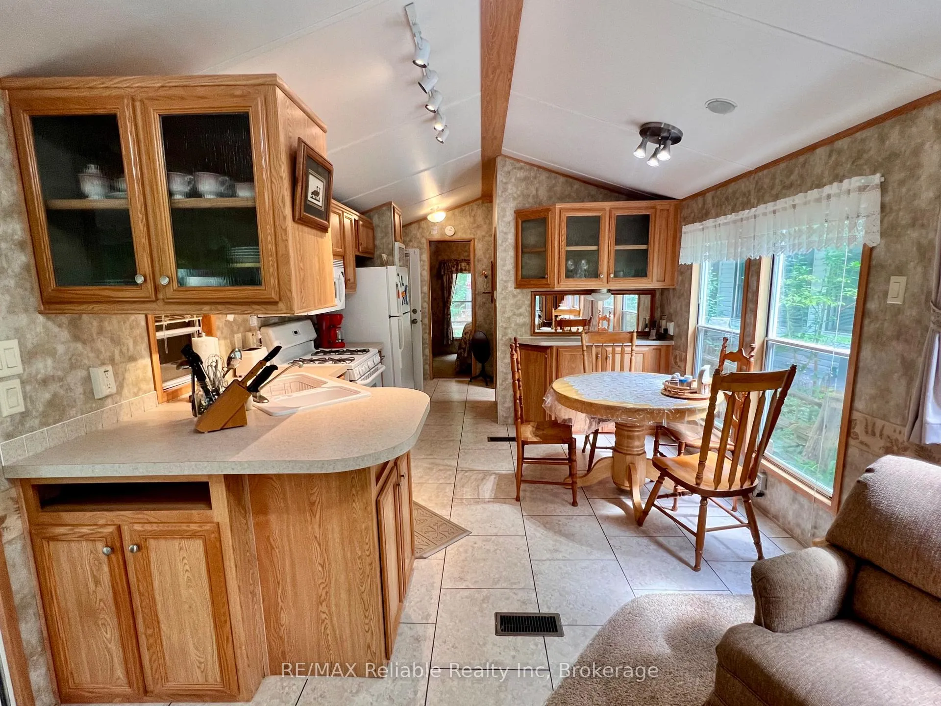 Photo 21 of Unit 112, 33999 Pridham Road, Bluewater, Bayfield — HOMEH