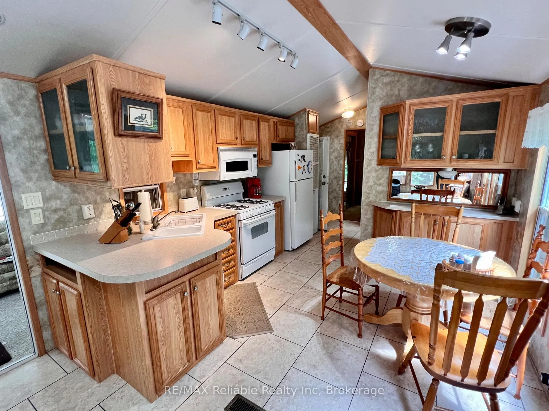 Photo 23 of Unit 112, 33999 Pridham Road, Bluewater, Bayfield — HOMEH