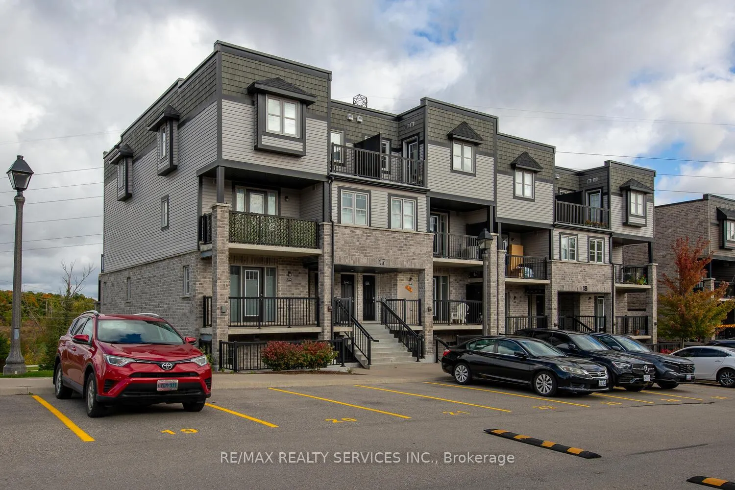Photo 2 of Unit 17E, 1989 Ottawa Street S, Kitchener — HOMEH