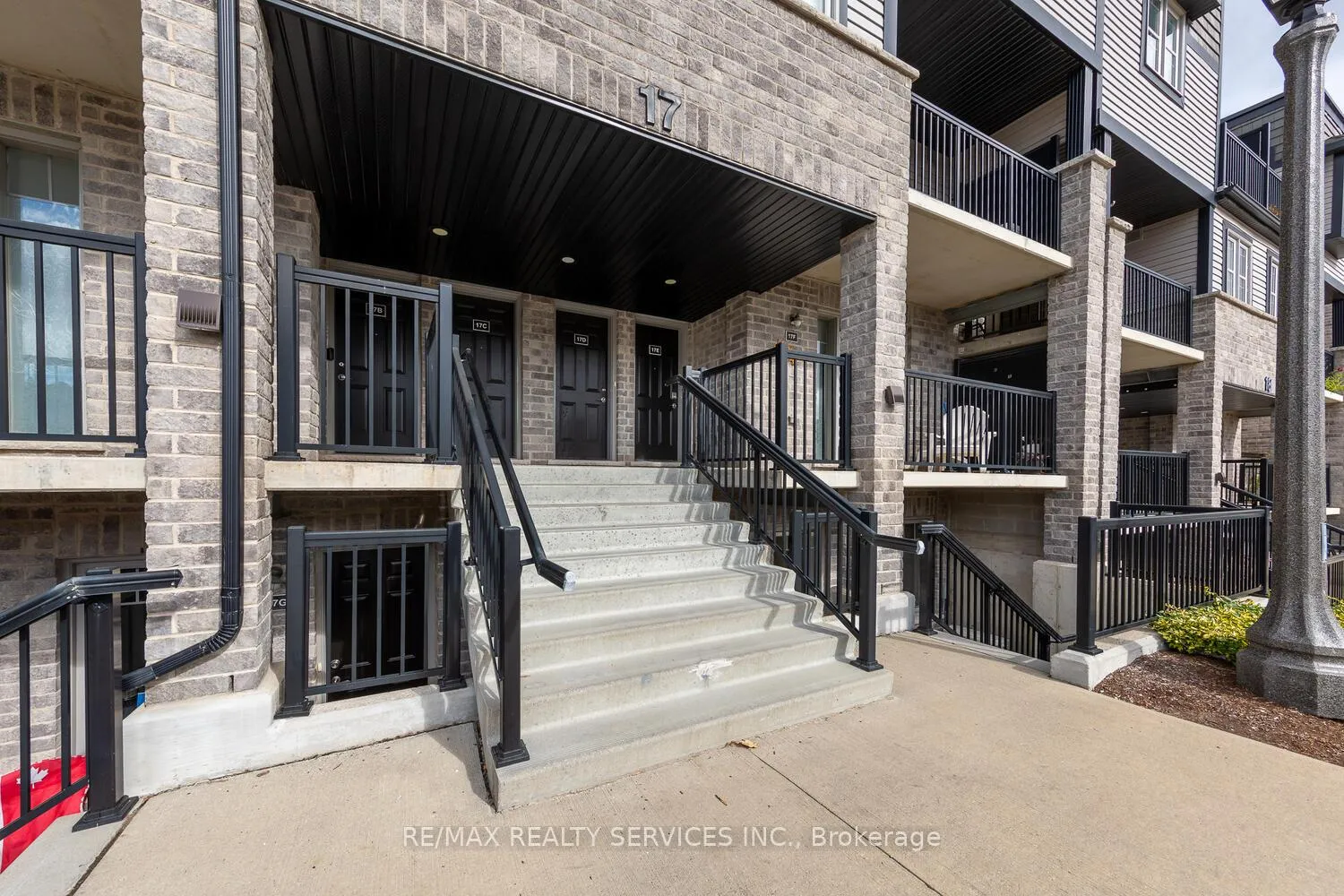 Photo 3 of Unit 17E, 1989 Ottawa Street S, Kitchener — HOMEH