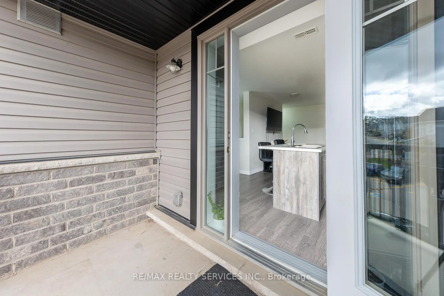 Photo 10 of Unit 17E, 1989 Ottawa Street S, Kitchener — HOMEH