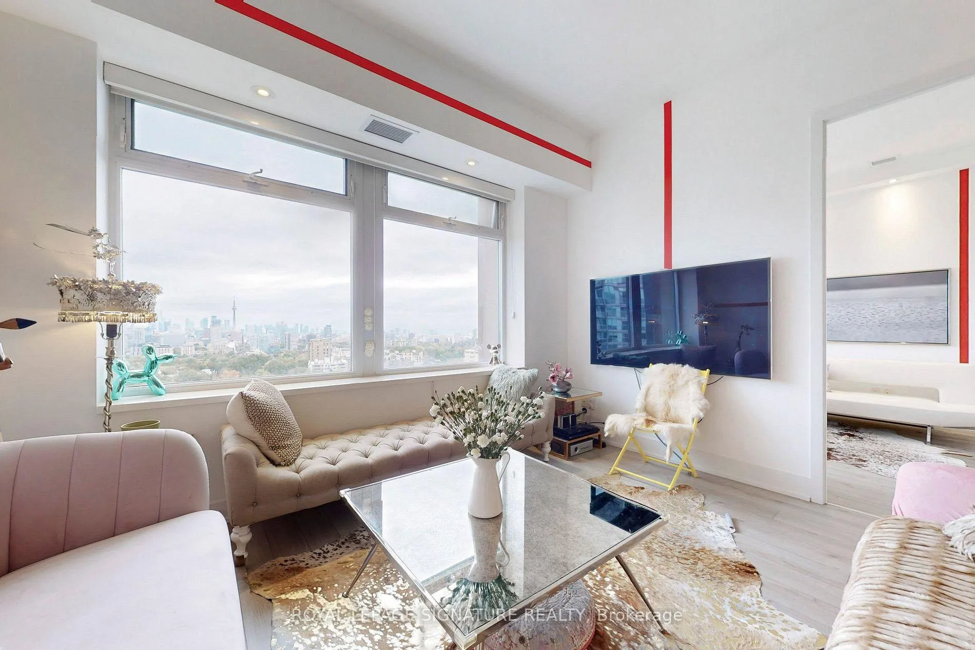 Photo 8 of Unit 1419, 111 St Clair Avenue W, Toronto, Yonge-St. Clair — HOMEH