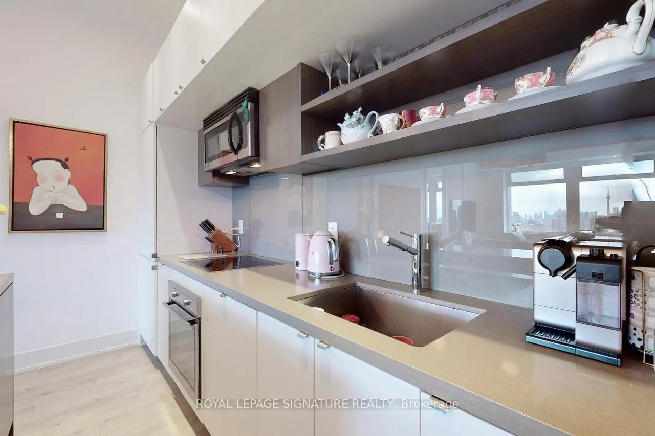 Photo 13 of Unit 1419, 111 St Clair Avenue W, Toronto, Yonge-St. Clair — HOMEH