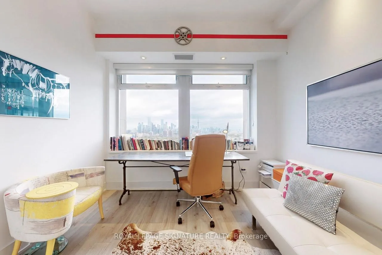 Photo 16 of Unit 1419, 111 St Clair Avenue W, Toronto, Yonge-St. Clair — HOMEH
