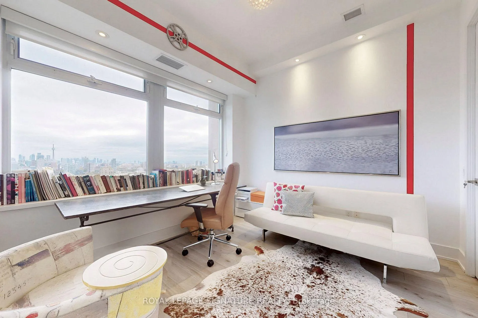 Photo 17 of Unit 1419, 111 St Clair Avenue W, Toronto, Yonge-St. Clair — HOMEH