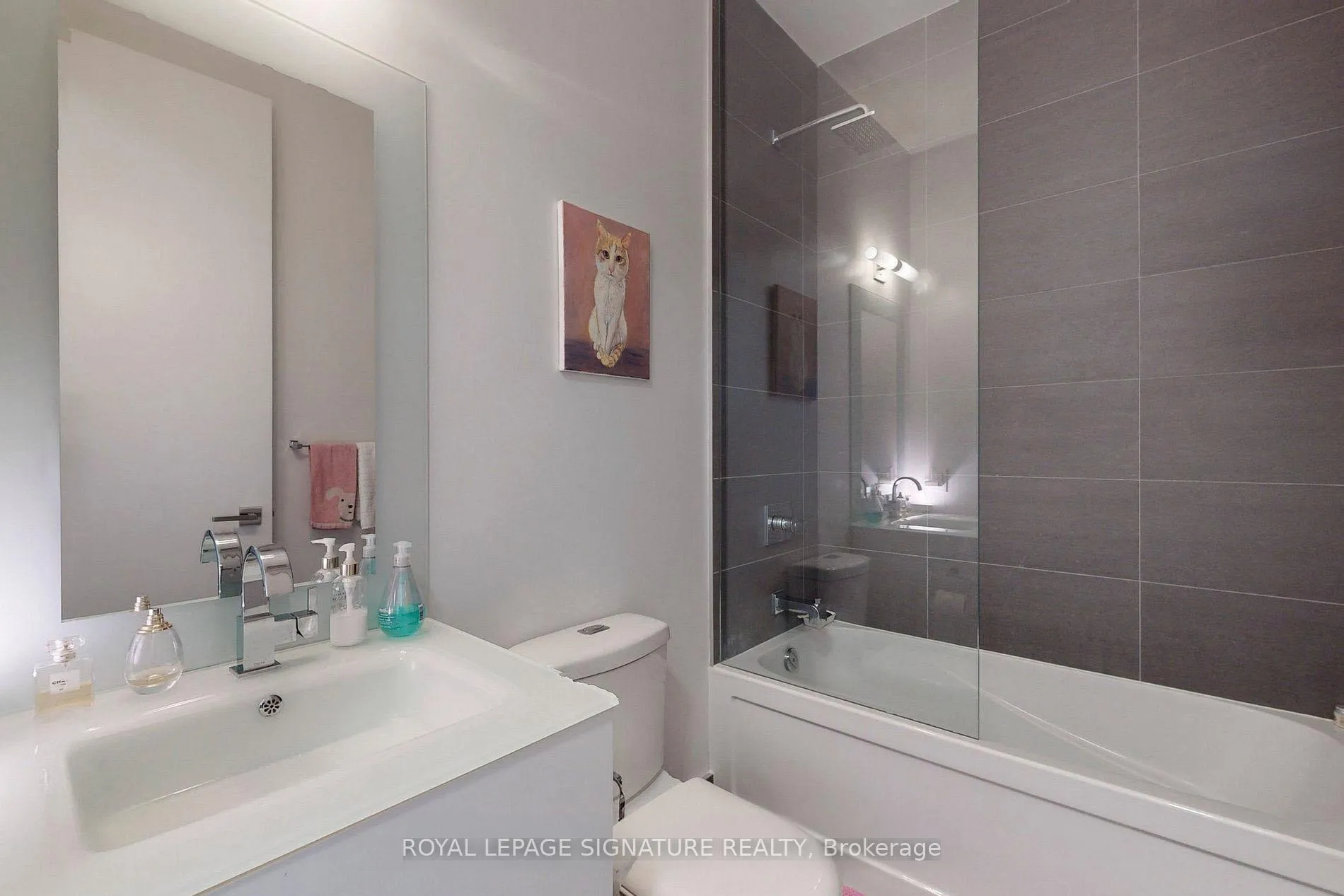 Photo 19 of Unit 1419, 111 St Clair Avenue W, Toronto, Yonge-St. Clair — HOMEH