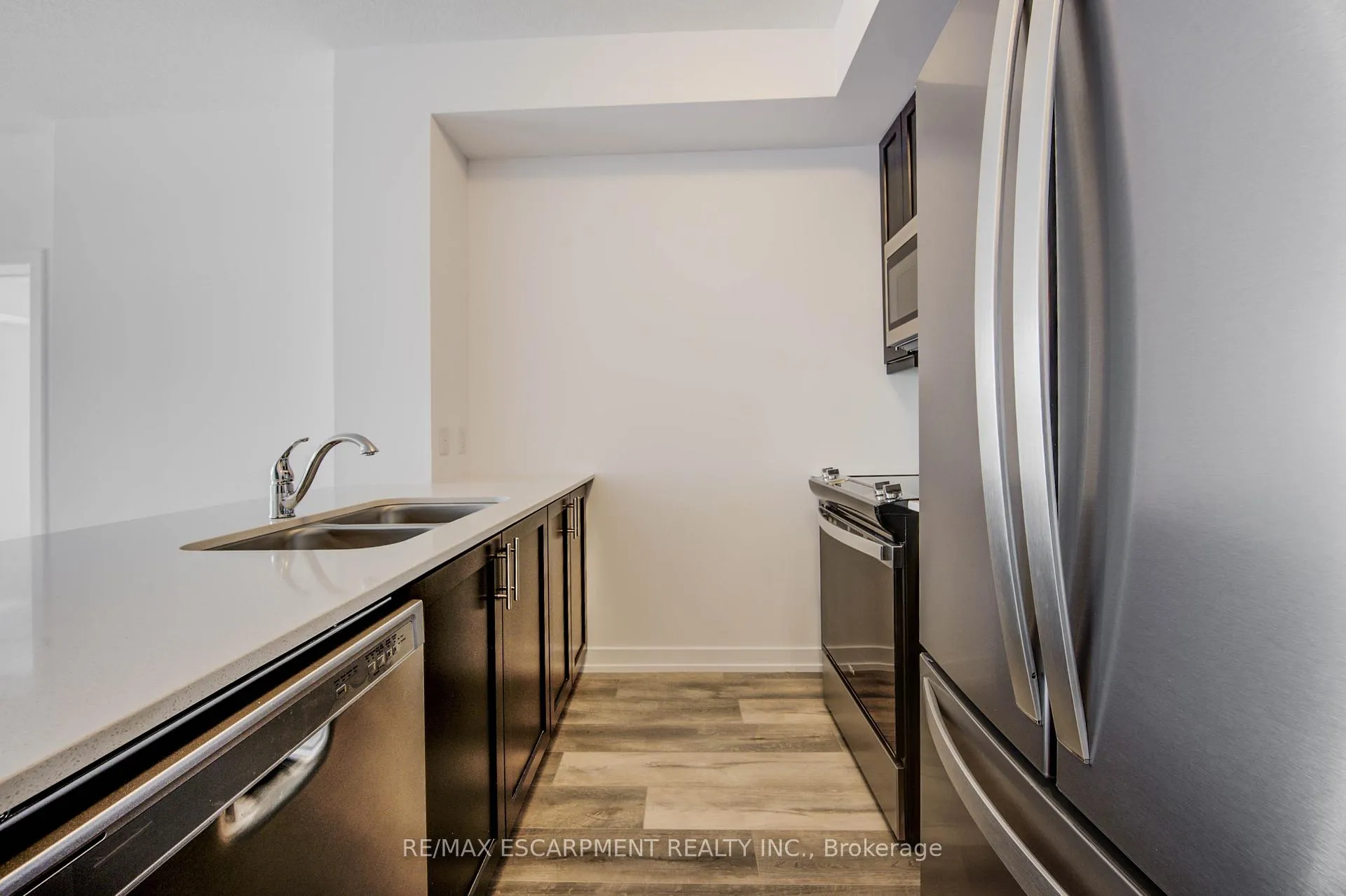 Photo 8 of Unit 528, 10 Mallard Trail E, Hamilton, Waterdown — HOMEH