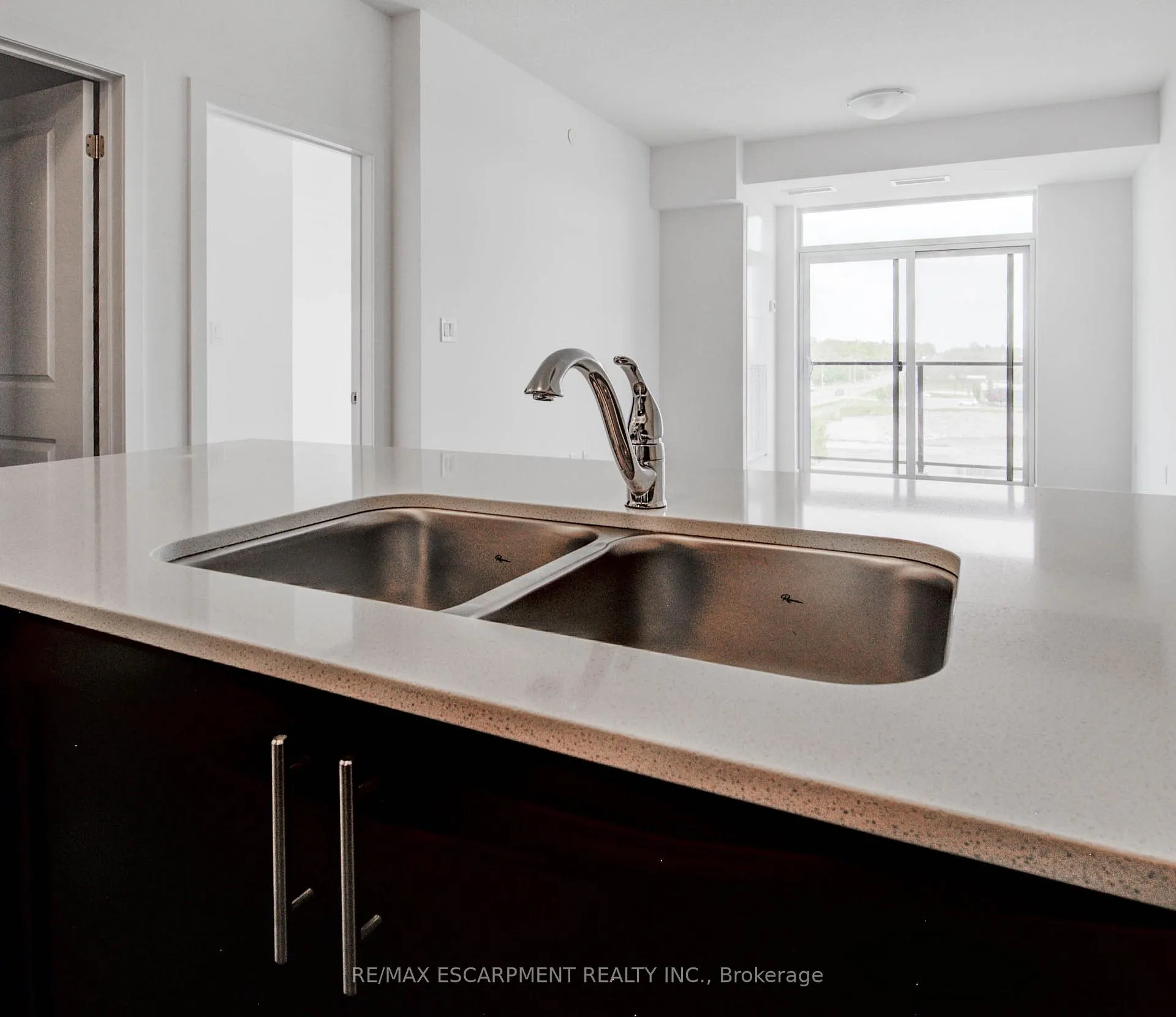 Photo 11 of Unit 528, 10 Mallard Trail E, Hamilton, Waterdown — HOMEH