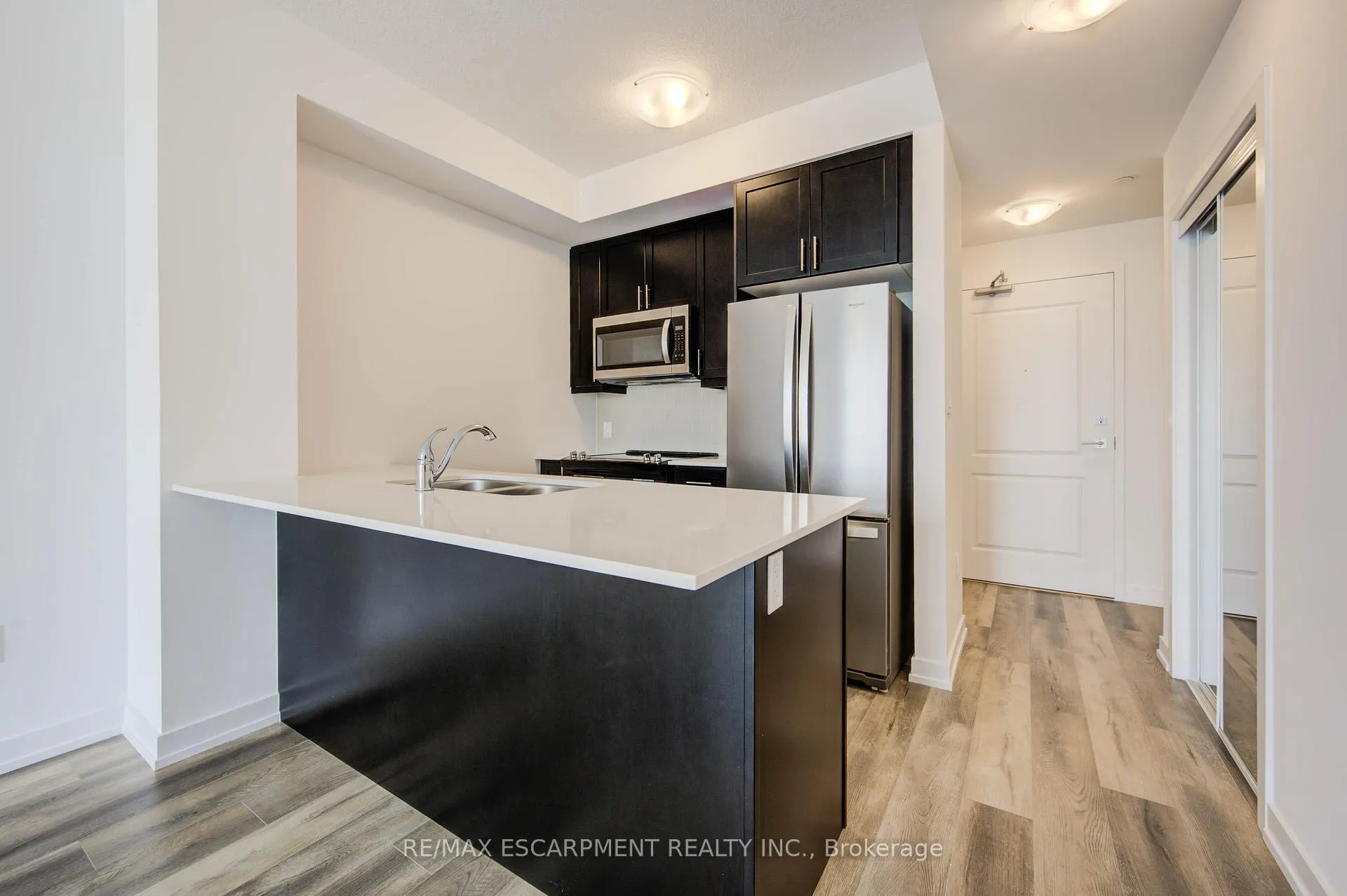 Photo 12 of Unit 528, 10 Mallard Trail E, Hamilton, Waterdown — HOMEH