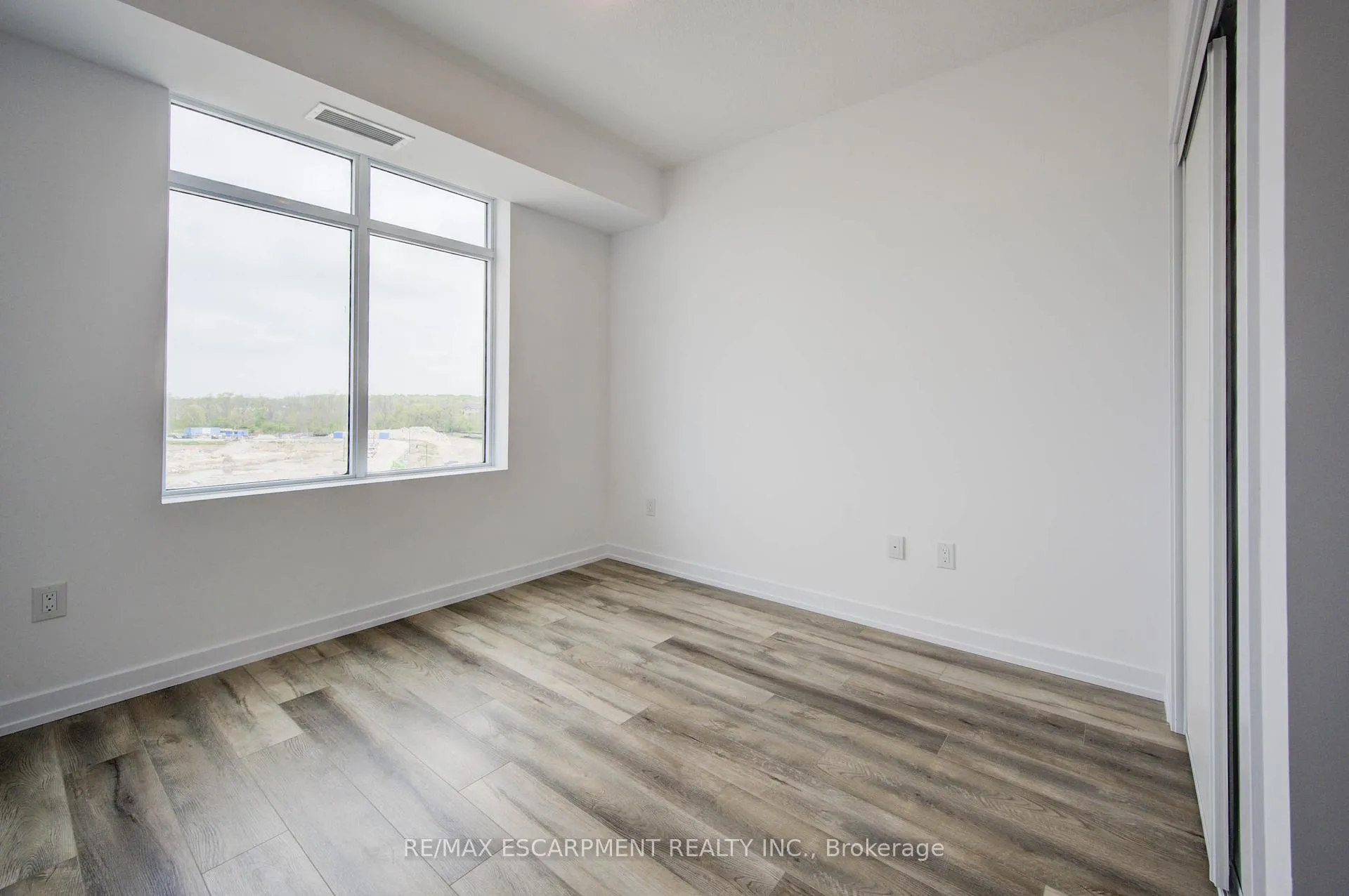 Photo 16 of Unit 528, 10 Mallard Trail E, Hamilton, Waterdown — HOMEH