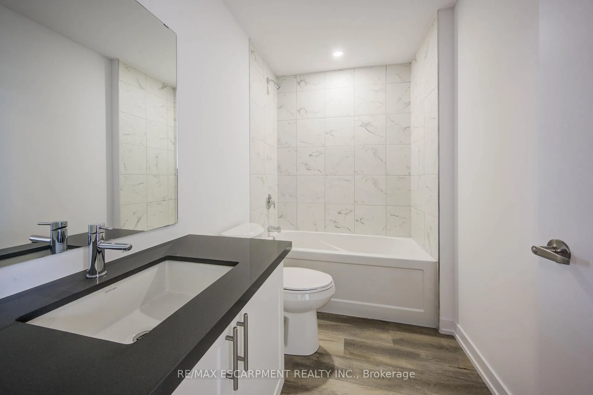 Photo 21 of Unit 528, 10 Mallard Trail E, Hamilton, Waterdown — HOMEH