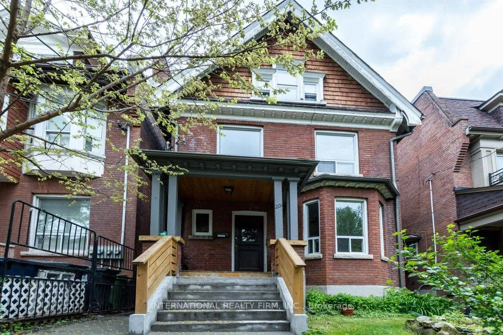 Photo 1 of Unit Unit D, 201 Madison Avenue, Toronto, The Annex — HOMEH