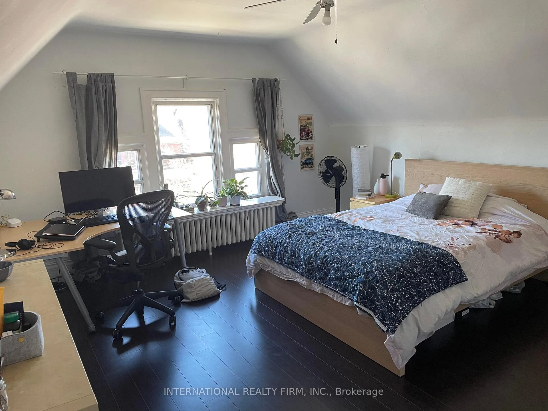 Photo 3 of Unit Unit D, 201 Madison Avenue, Toronto, The Annex — HOMEH