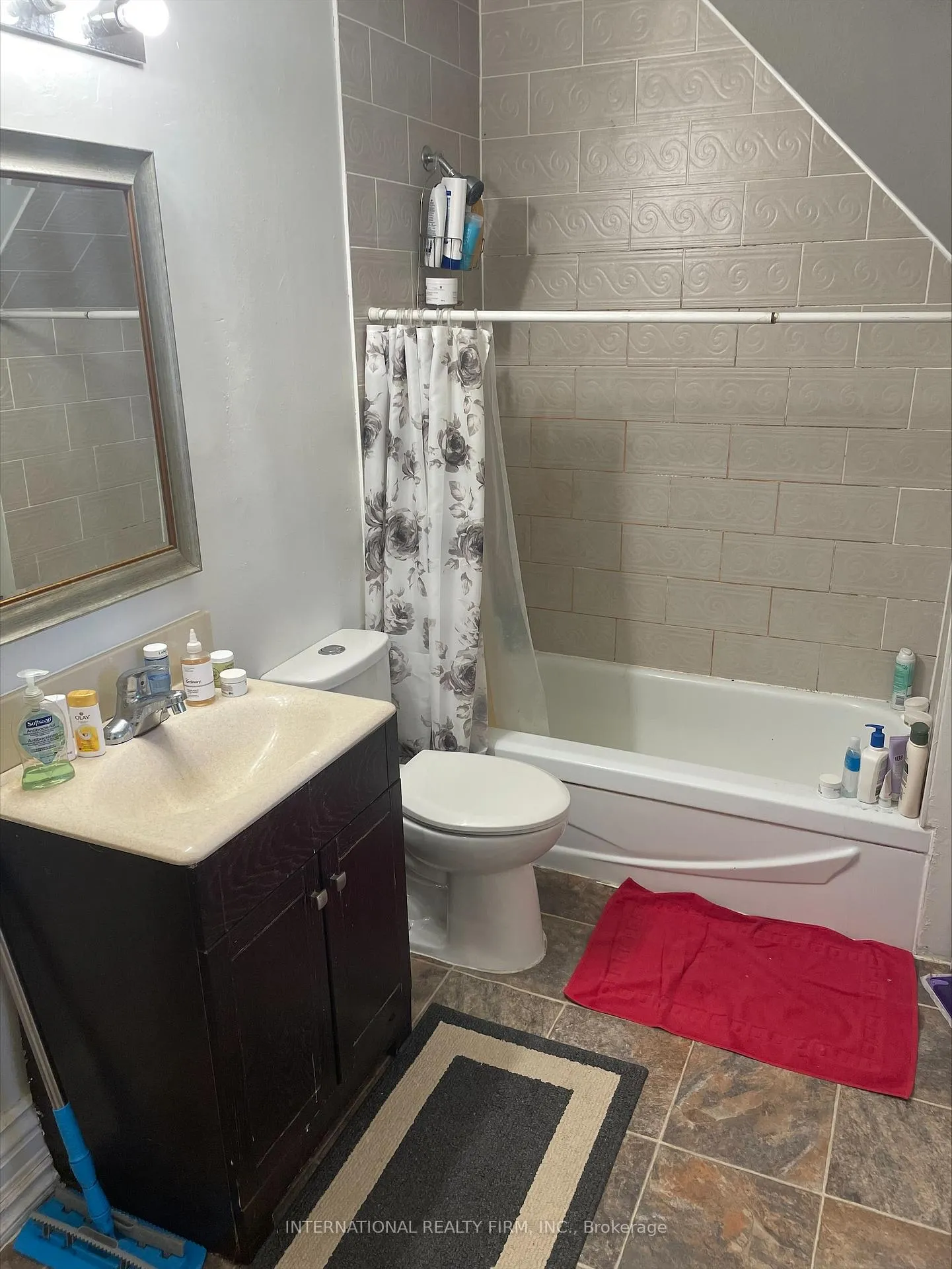 Photo 7 of Unit Unit D, 201 Madison Avenue, Toronto, The Annex — HOMEH