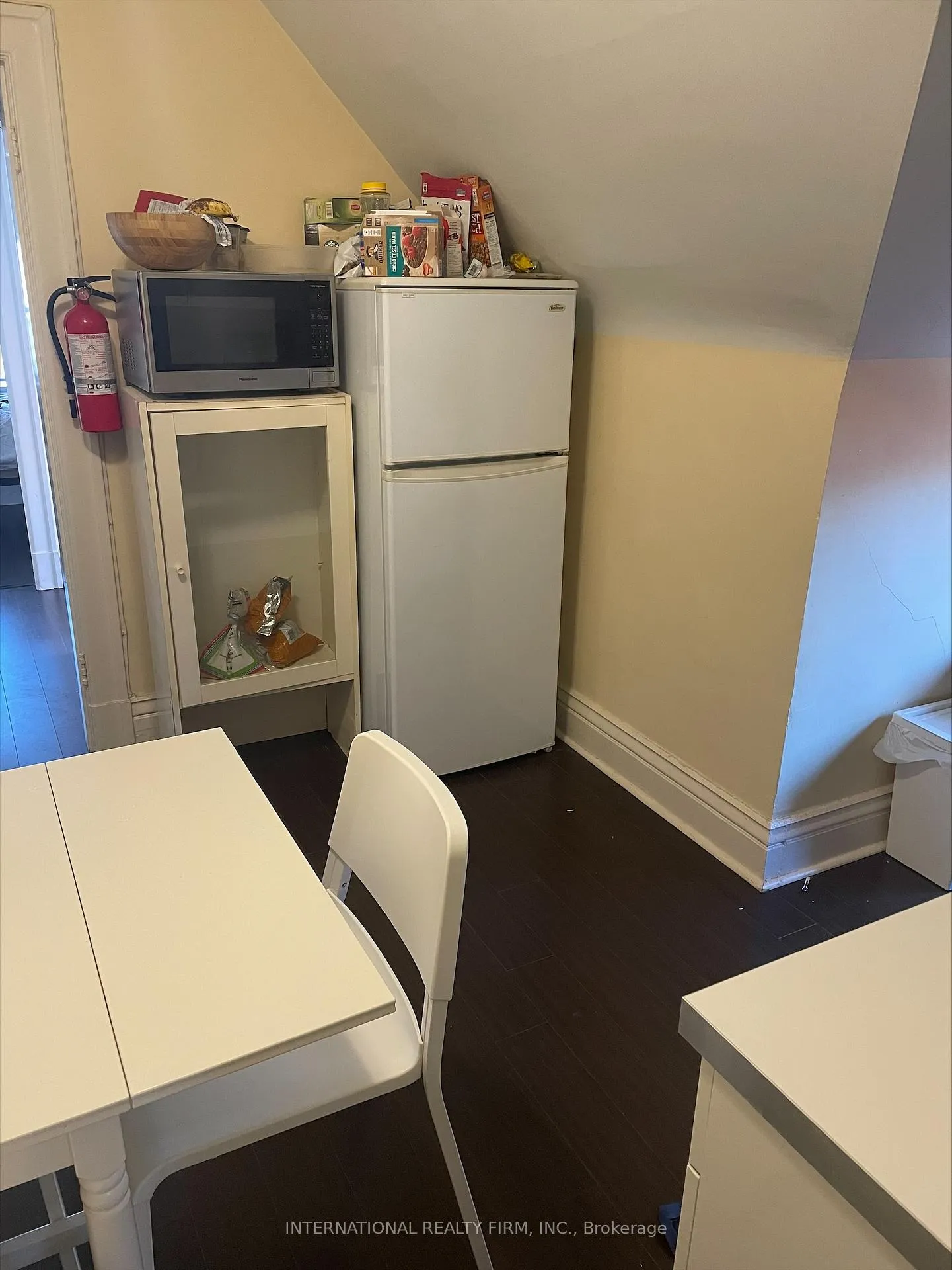 Photo 8 of Unit Unit D, 201 Madison Avenue, Toronto, The Annex — HOMEH