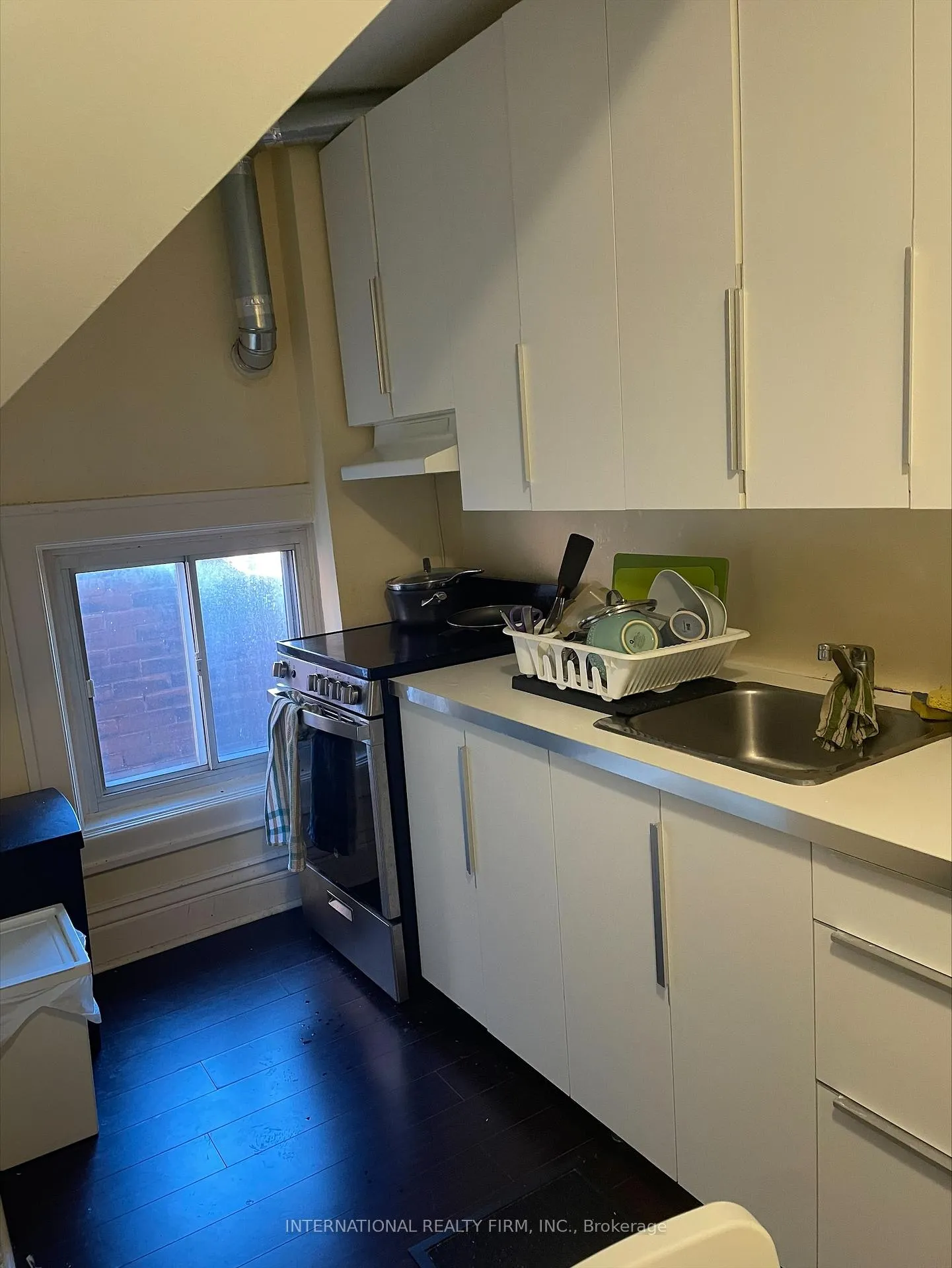 Photo 9 of Unit Unit D, 201 Madison Avenue, Toronto, The Annex — HOMEH