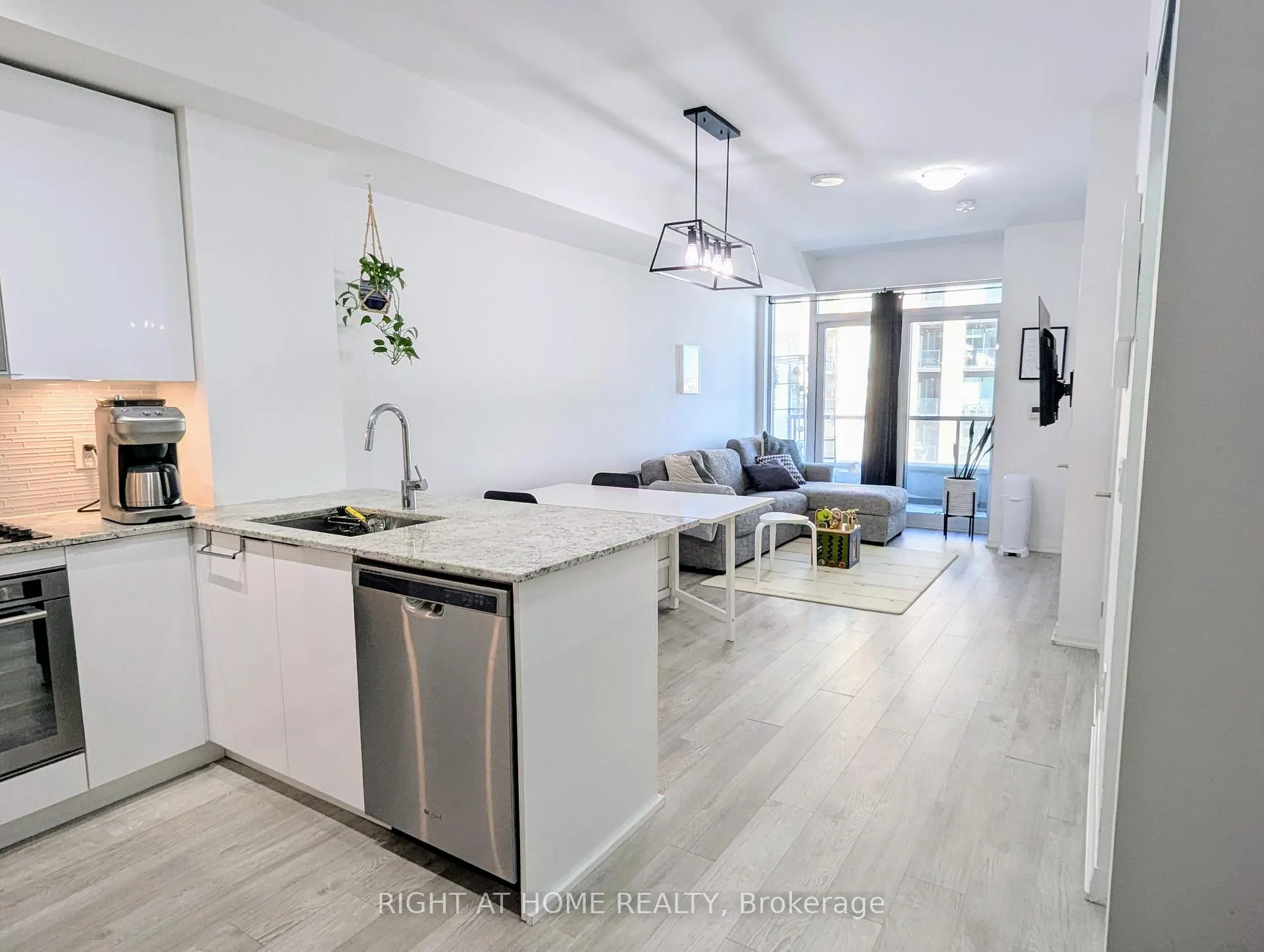 Photo 2 of Unit 603, 99 Eagle Rock Way, Vaughan, Rural Vaughan — HOMEH
