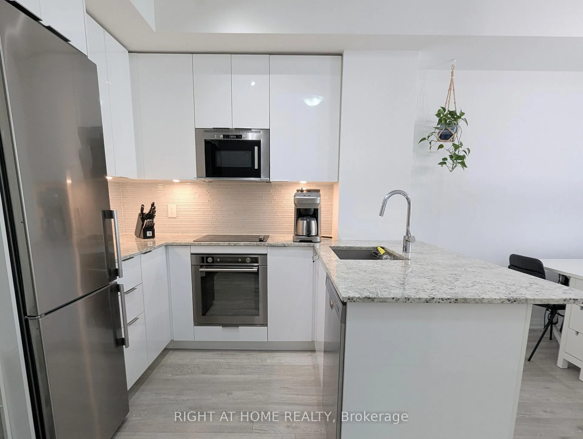 Photo 3 of Unit 603, 99 Eagle Rock Way, Vaughan, Rural Vaughan — HOMEH