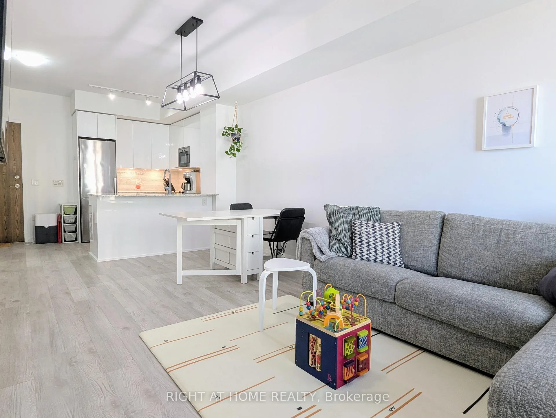 Photo 5 of Unit 603, 99 Eagle Rock Way, Vaughan, Rural Vaughan — HOMEH