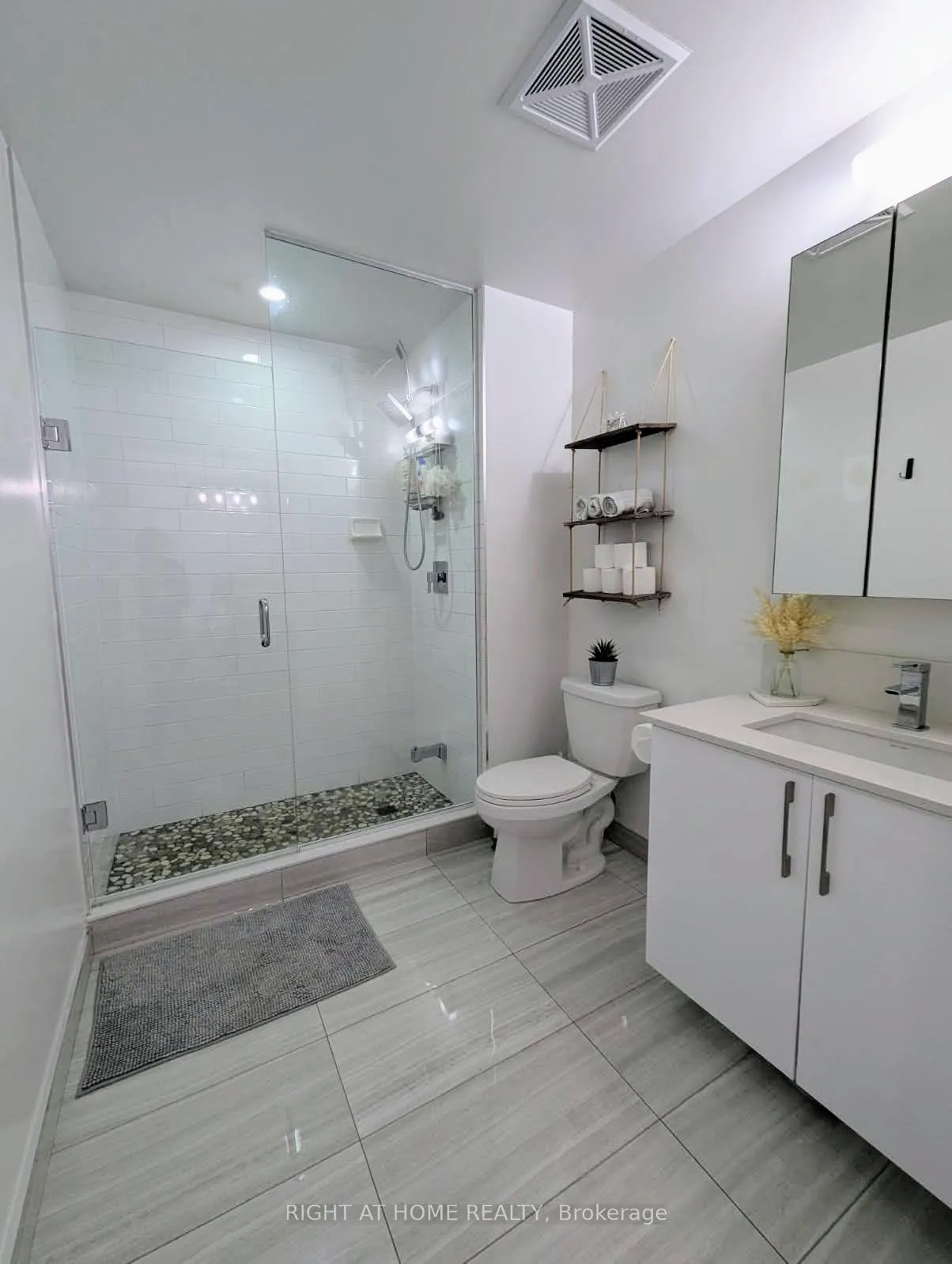 Photo 6 of Unit 603, 99 Eagle Rock Way, Vaughan, Rural Vaughan — HOMEH