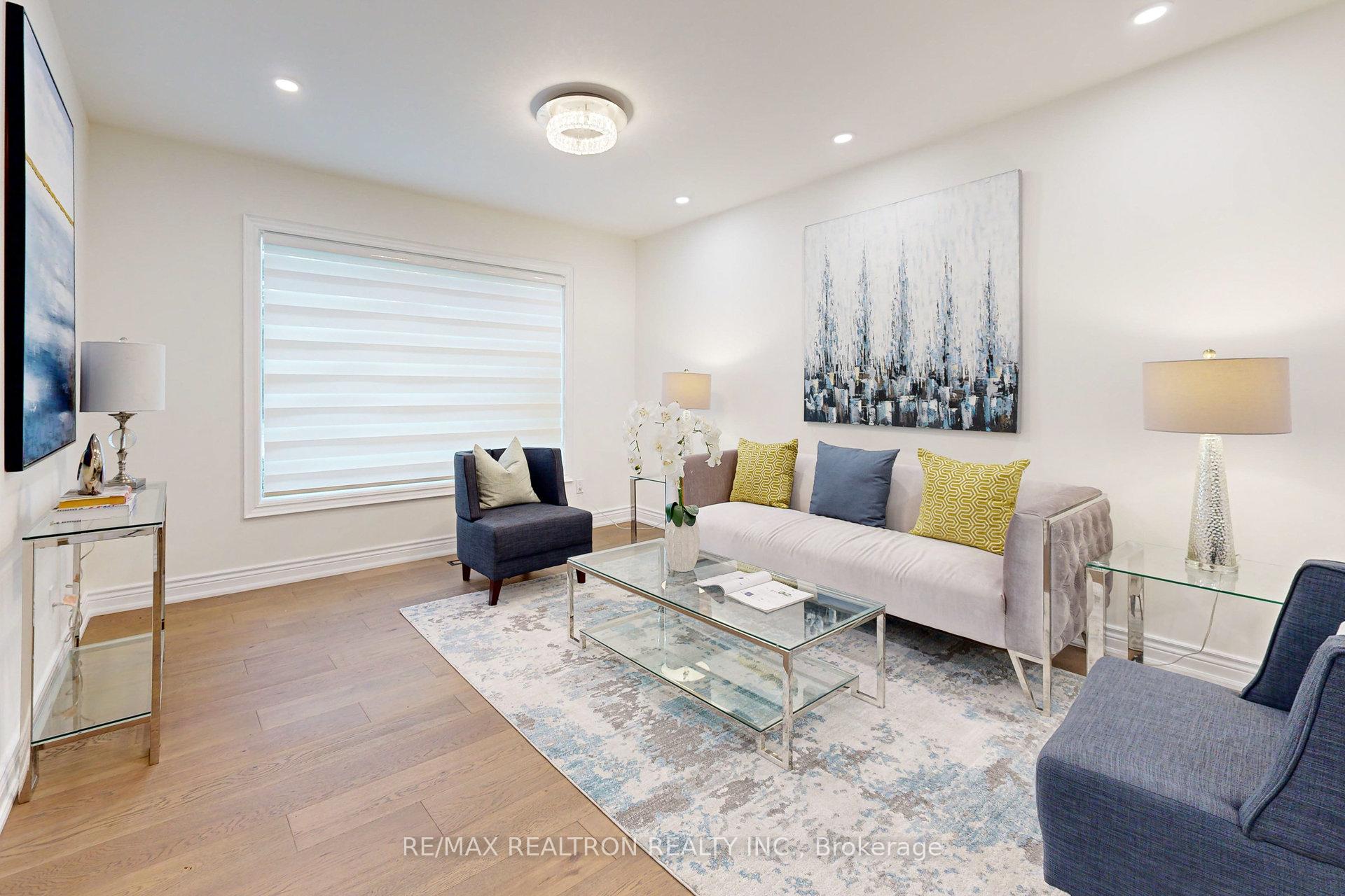 Photo 5 of 5 Illingworth Court, Aurora, Aurora Heights — HOMEH