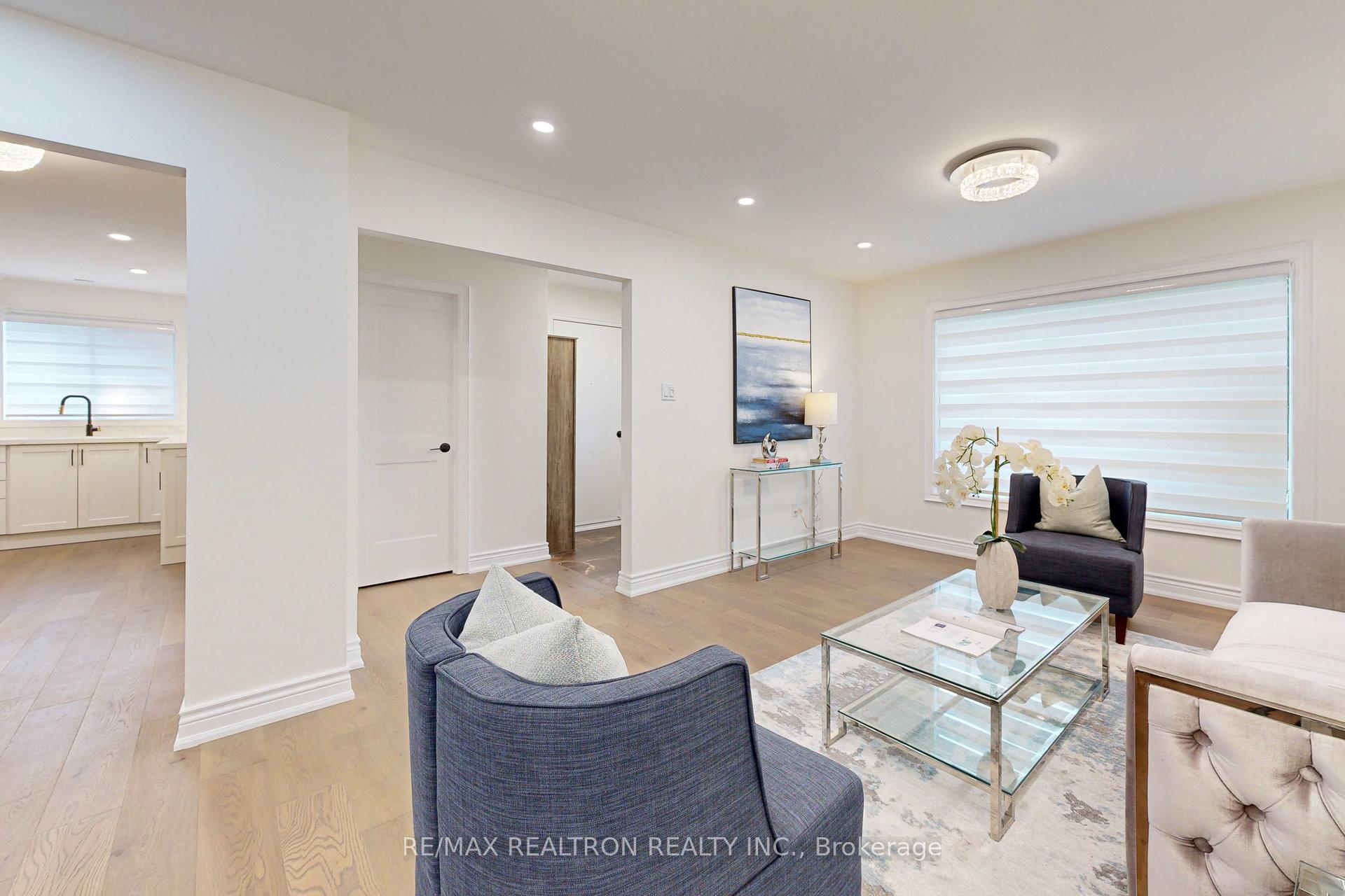 Photo 7 of 5 Illingworth Court, Aurora, Aurora Heights — HOMEH