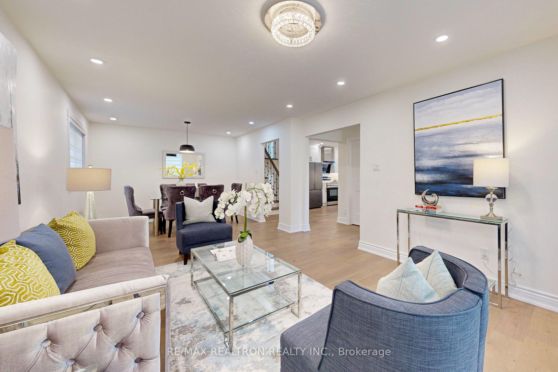 Photo 9 of 5 Illingworth Court, Aurora, Aurora Heights — HOMEH