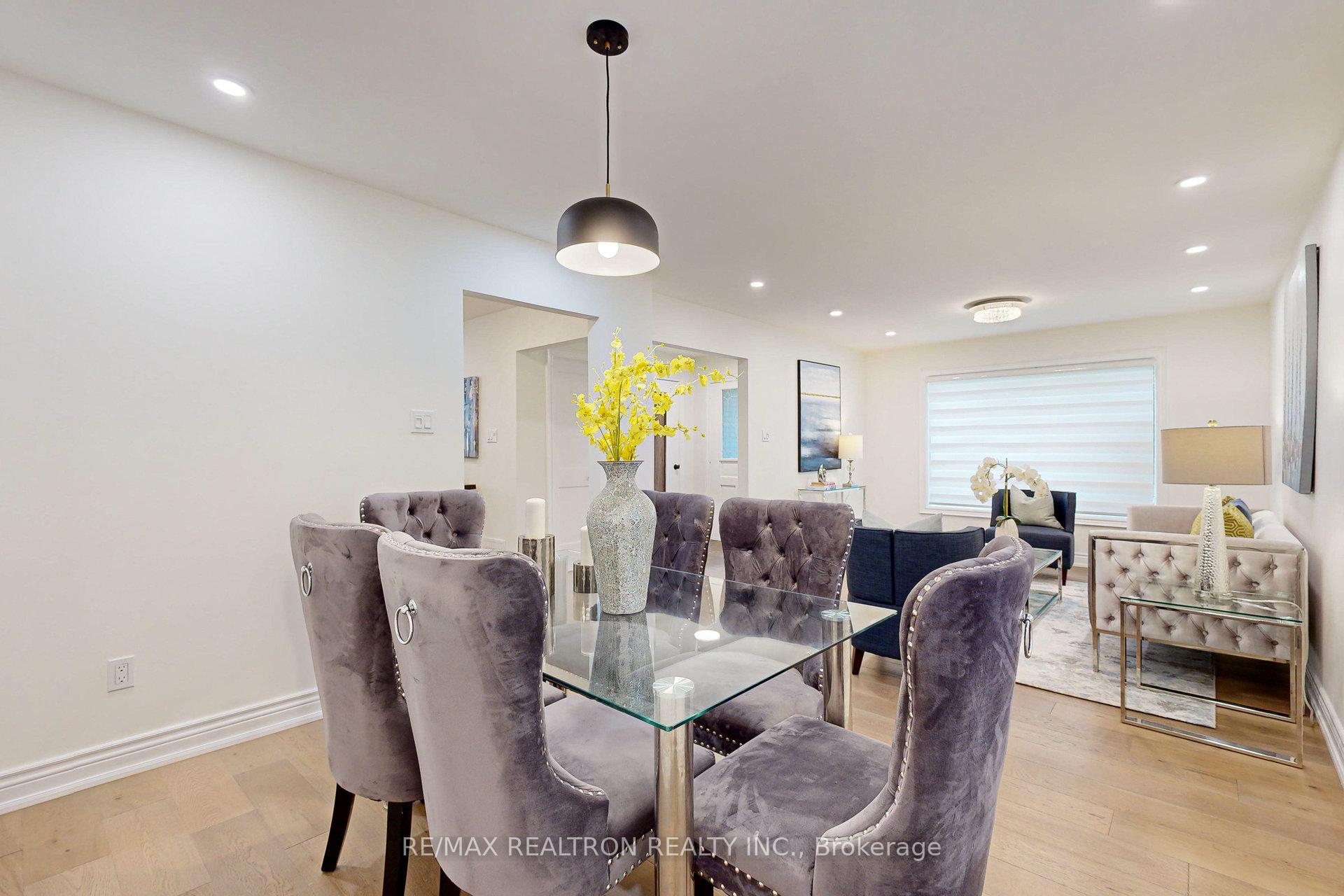 Photo 11 of 5 Illingworth Court, Aurora, Aurora Heights — HOMEH