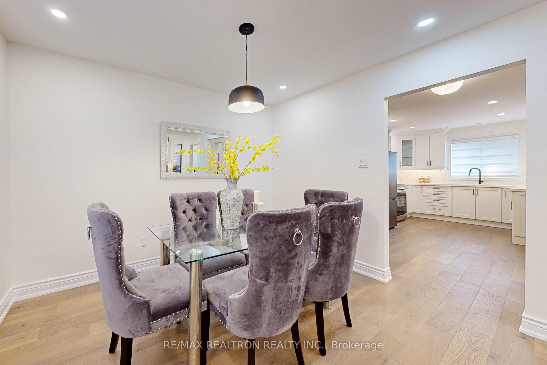 Photo 12 of 5 Illingworth Court, Aurora, Aurora Heights — HOMEH
