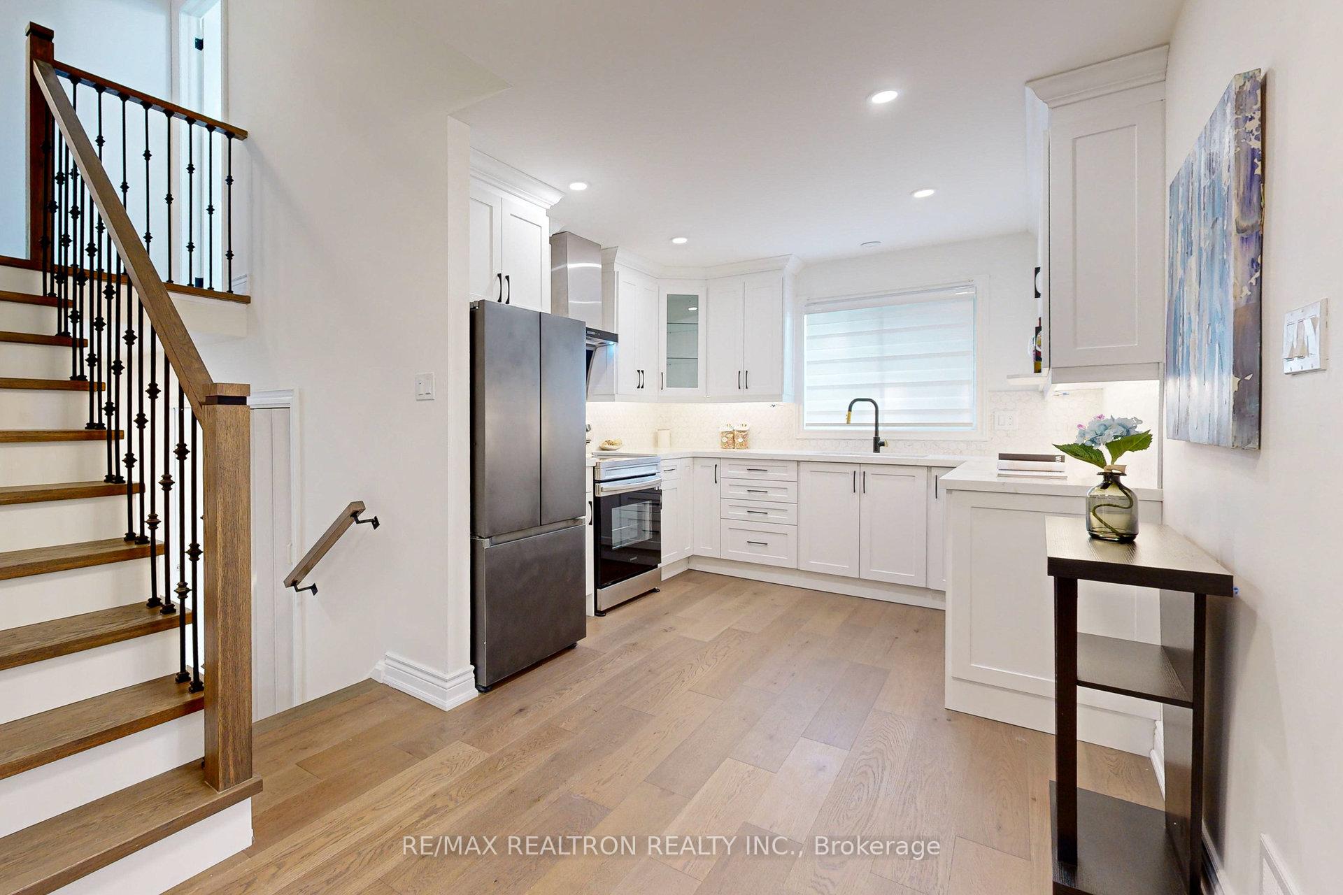 Photo 13 of 5 Illingworth Court, Aurora, Aurora Heights — HOMEH