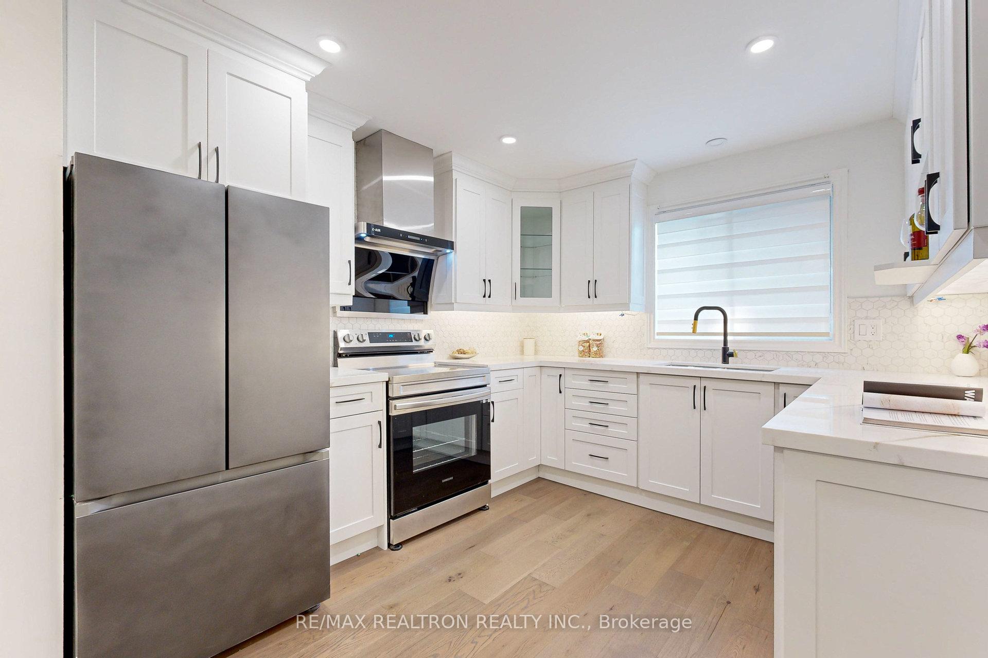 Photo 14 of 5 Illingworth Court, Aurora, Aurora Heights — HOMEH