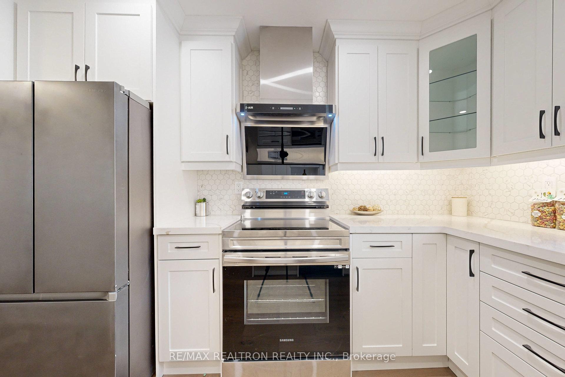 Photo 15 of 5 Illingworth Court, Aurora, Aurora Heights — HOMEH