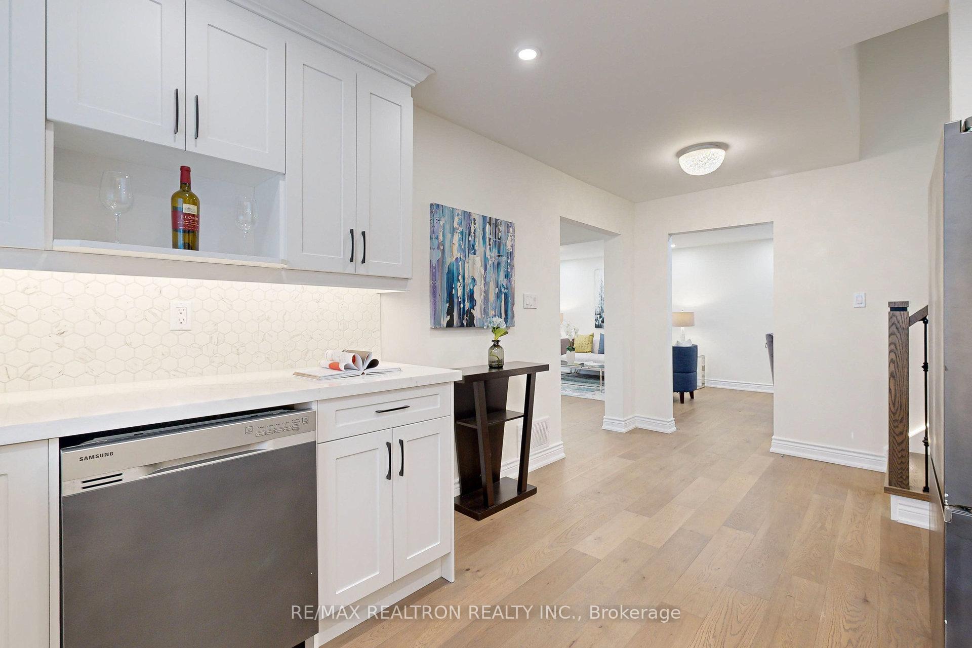 Photo 16 of 5 Illingworth Court, Aurora, Aurora Heights — HOMEH