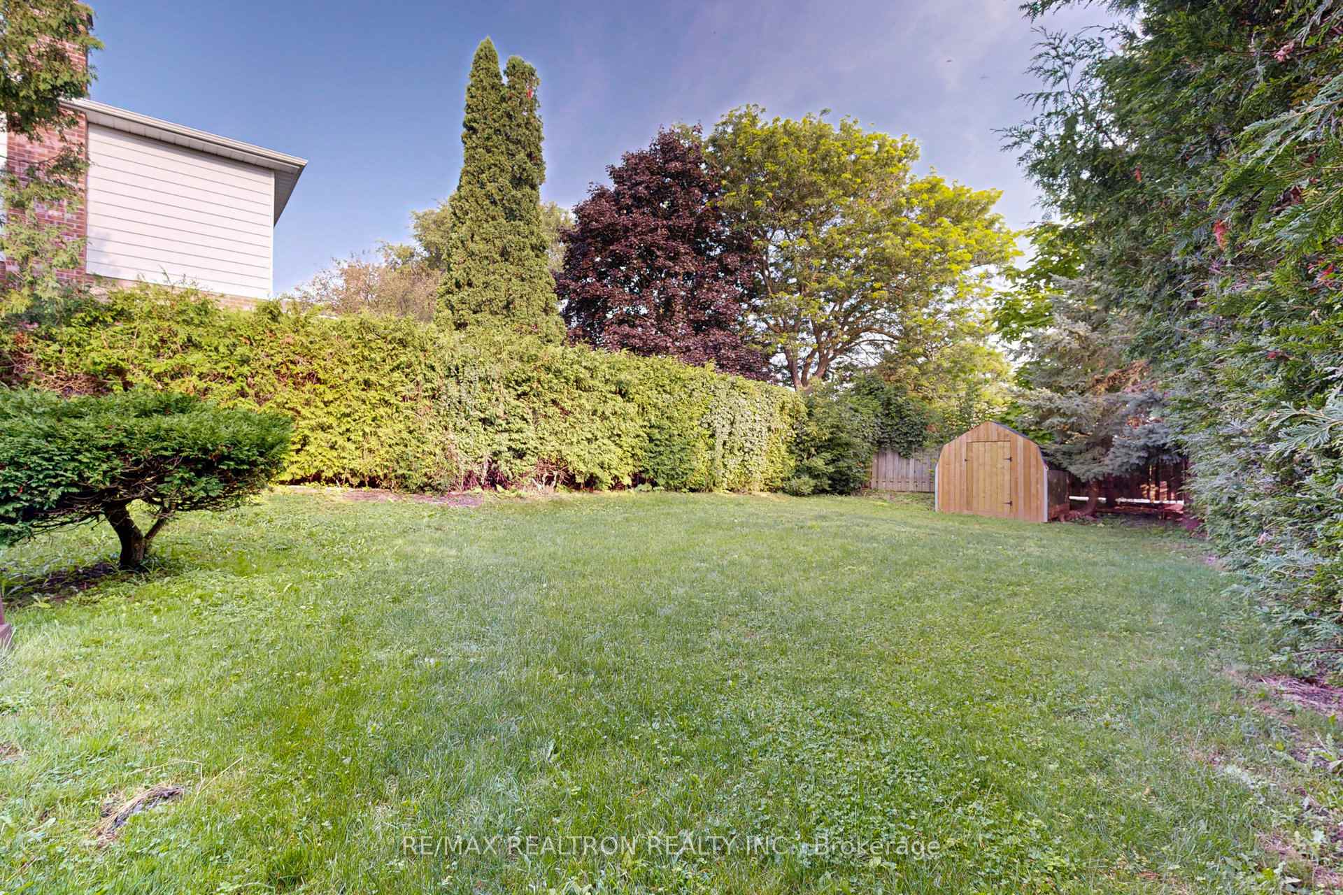 Photo 38 of 5 Illingworth Court, Aurora, Aurora Heights — HOMEH