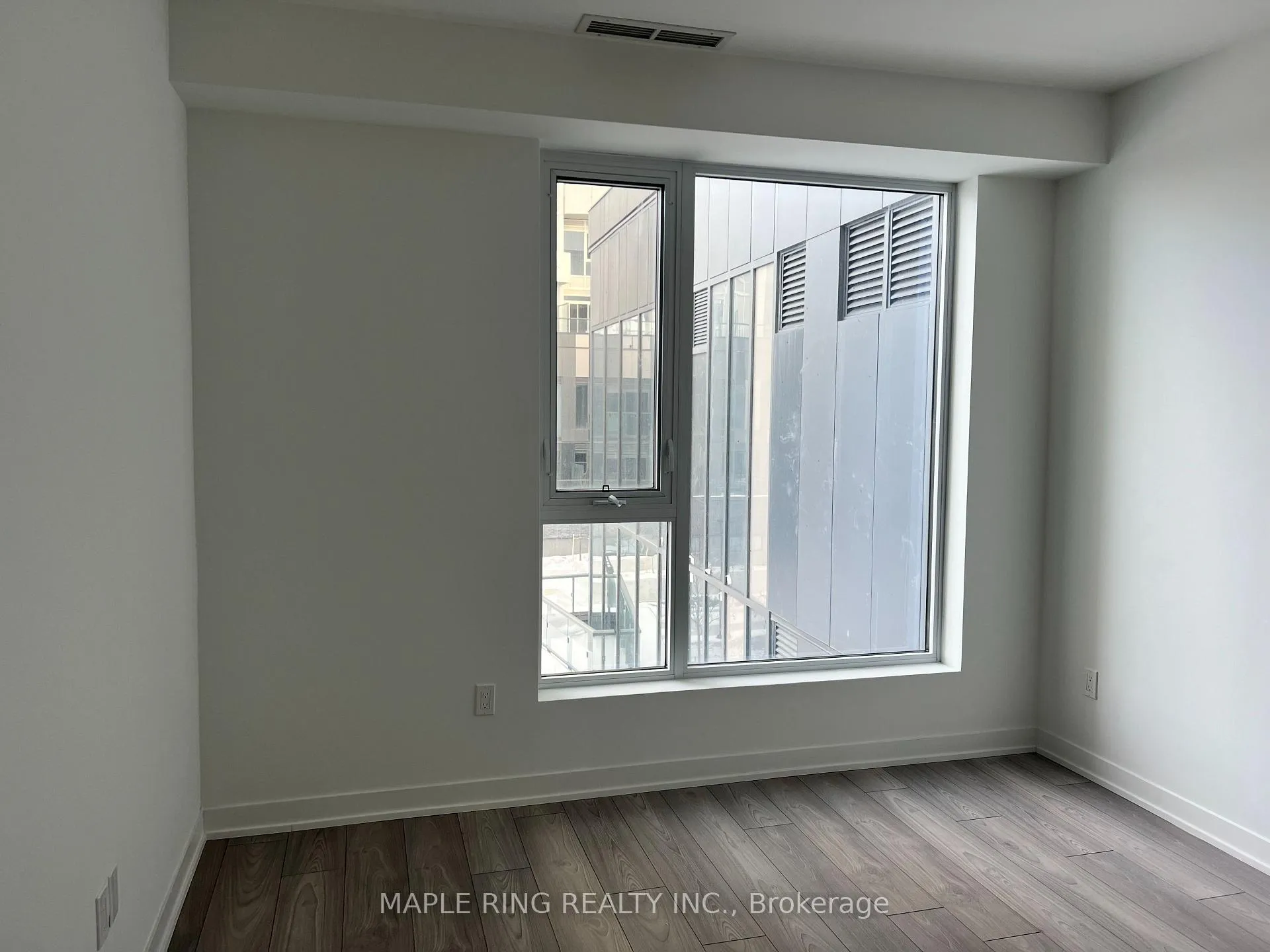 Photo 4 of Unit 444, 498 Caldari Road, Vaughan, Concord — HOMEH