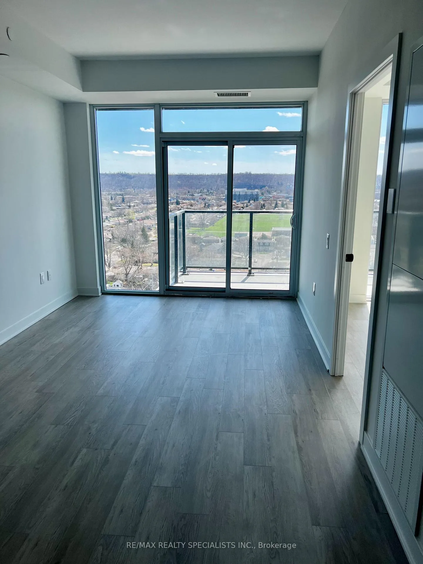 Photo 11 of Unit 1620, 2782 Barton Street E, Hamilton, Riverdale — HOMEH