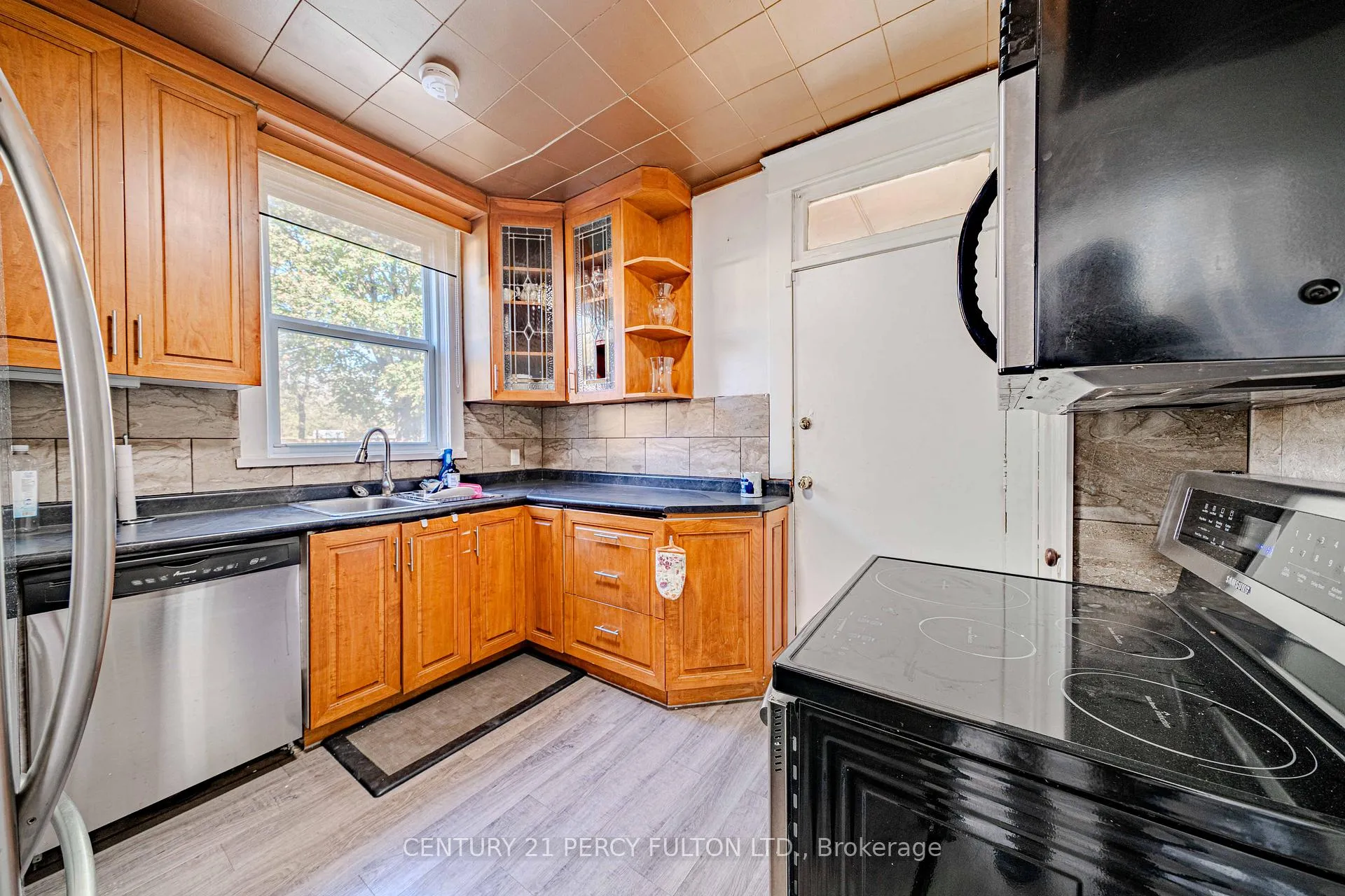 Photo 16 of 296 King Street E, Oshawa, Central — HOMEH
