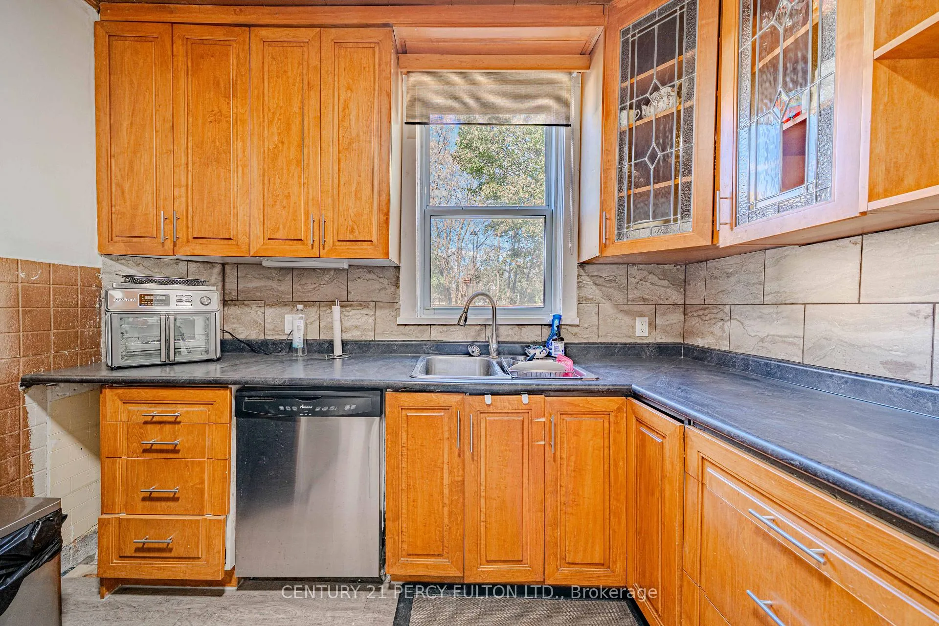 Photo 17 of 296 King Street E, Oshawa, Central — HOMEH