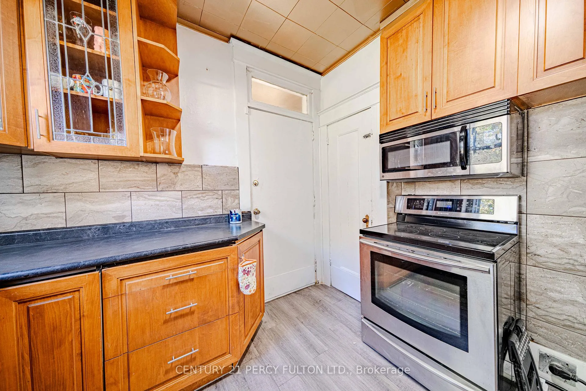 Photo 19 of 296 King Street E, Oshawa, Central — HOMEH