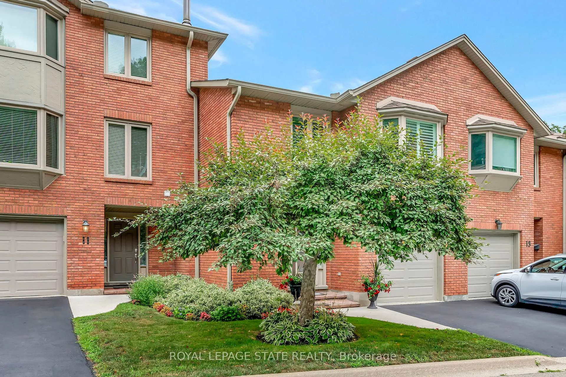 Photo 3 of Unit 12, 30 Osler Drive, Hamilton, Dundas — HOMEH